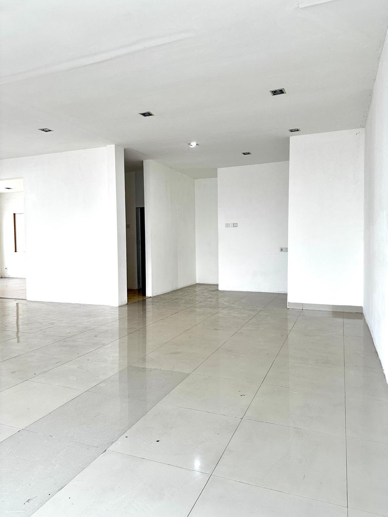 Ruko 2 lantai Pinggir Jalan Besar Bintaro Sektor 1 Siap Pakai Cocok untuk usaha retail atau kantor