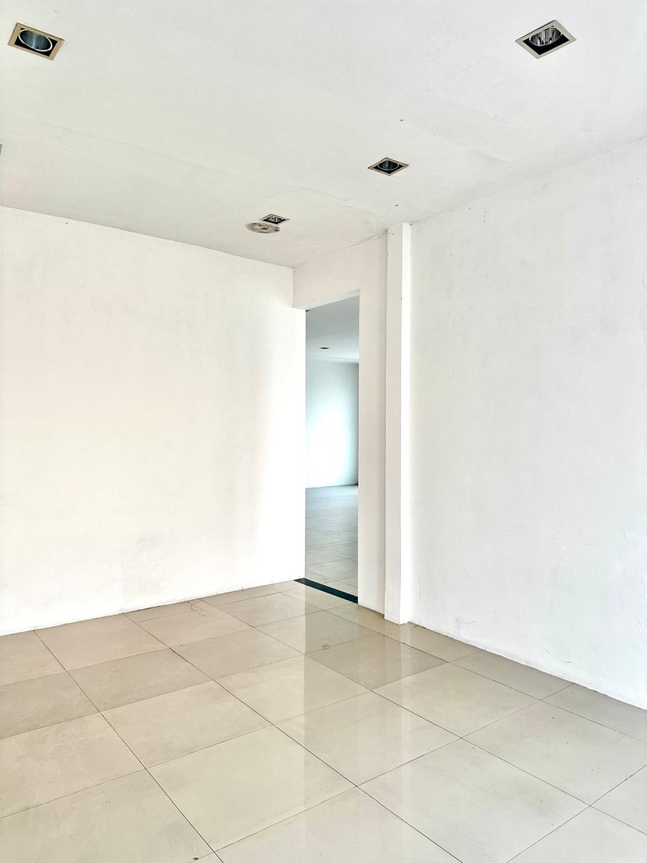 Ruko 2 lantai Pinggir Jalan Besar Bintaro Sektor 1 Siap Pakai Cocok untuk usaha retail atau kantor