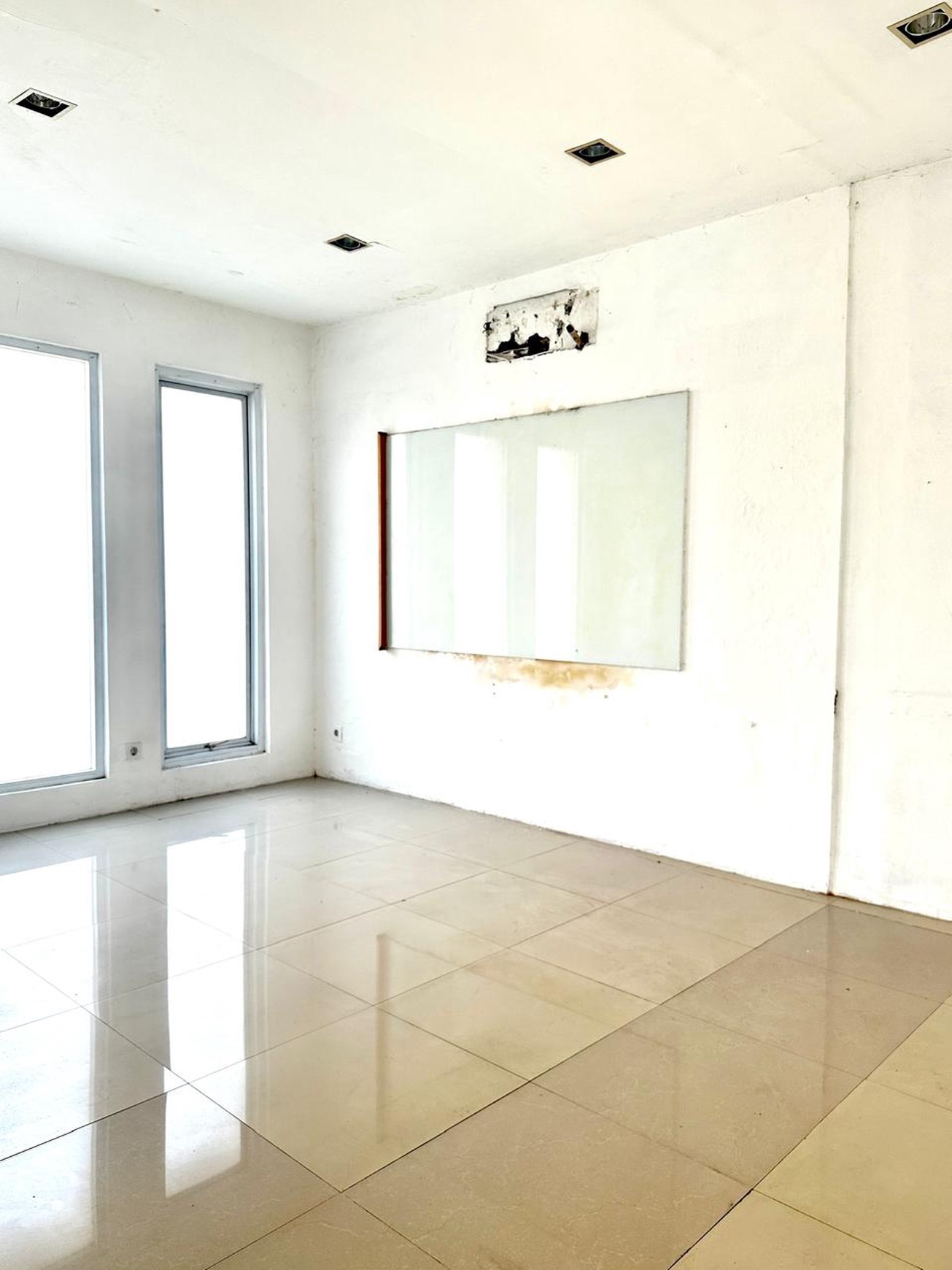 Ruko 2 lantai Pinggir Jalan Besar Bintaro Sektor 1 Siap Pakai Cocok untuk usaha retail atau kantor