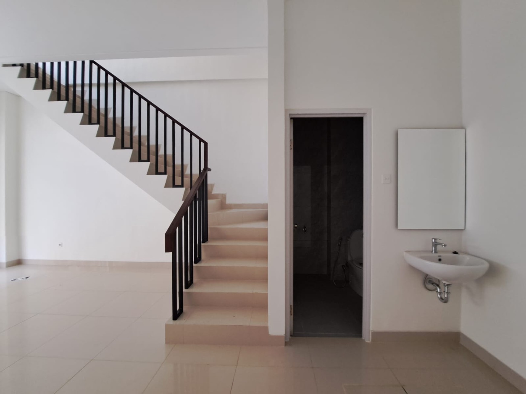 Ruko 3 lantai baru 3 toilet dekat CS Sinarmas Land di The Loop BSD CITY