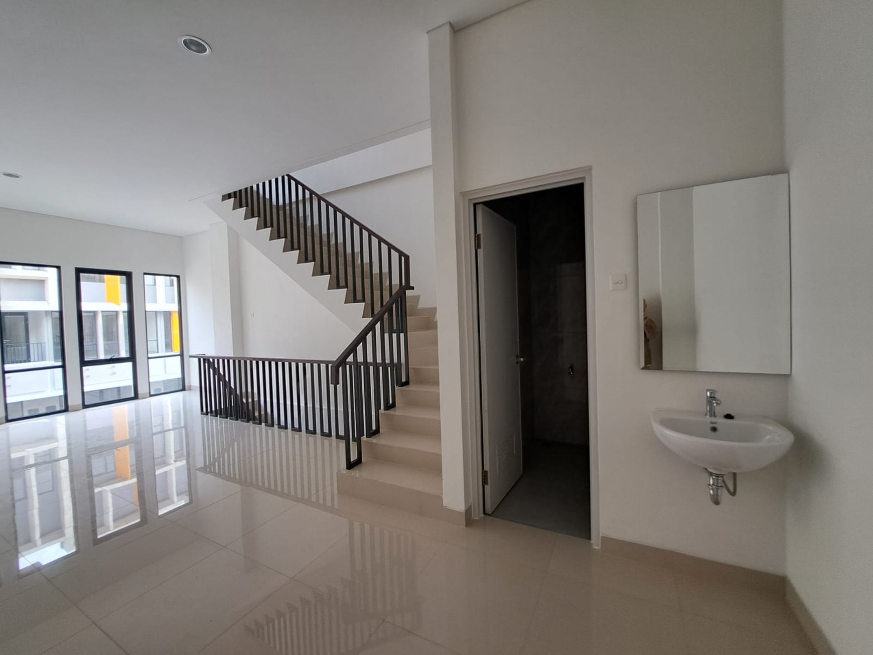 Ruko 3 lantai baru 3 toilet dekat CS Sinarmas Land di The Loop BSD CITY