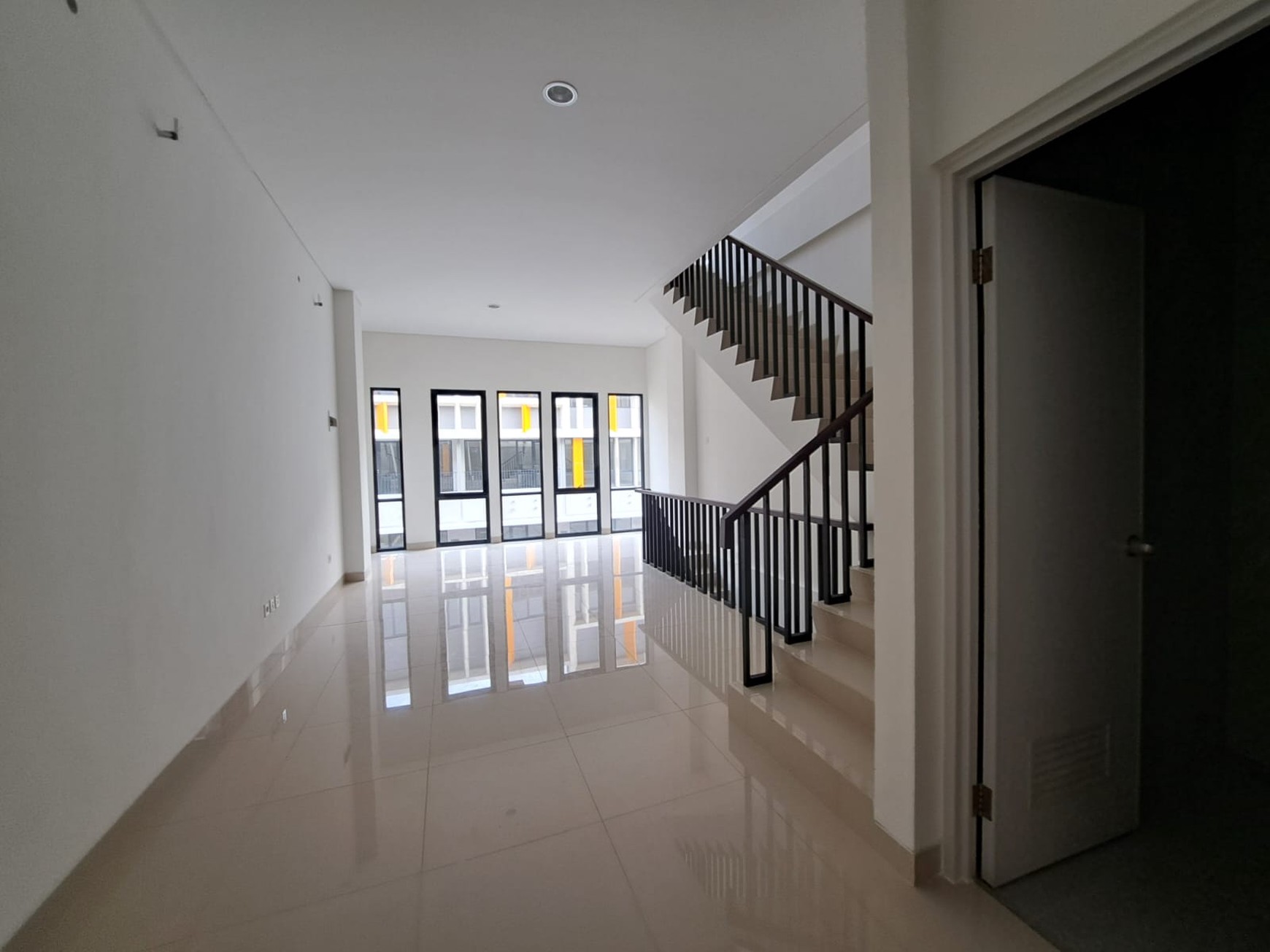 Ruko 3 lantai baru 3 toilet dekat CS Sinarmas Land di The Loop BSD CITY