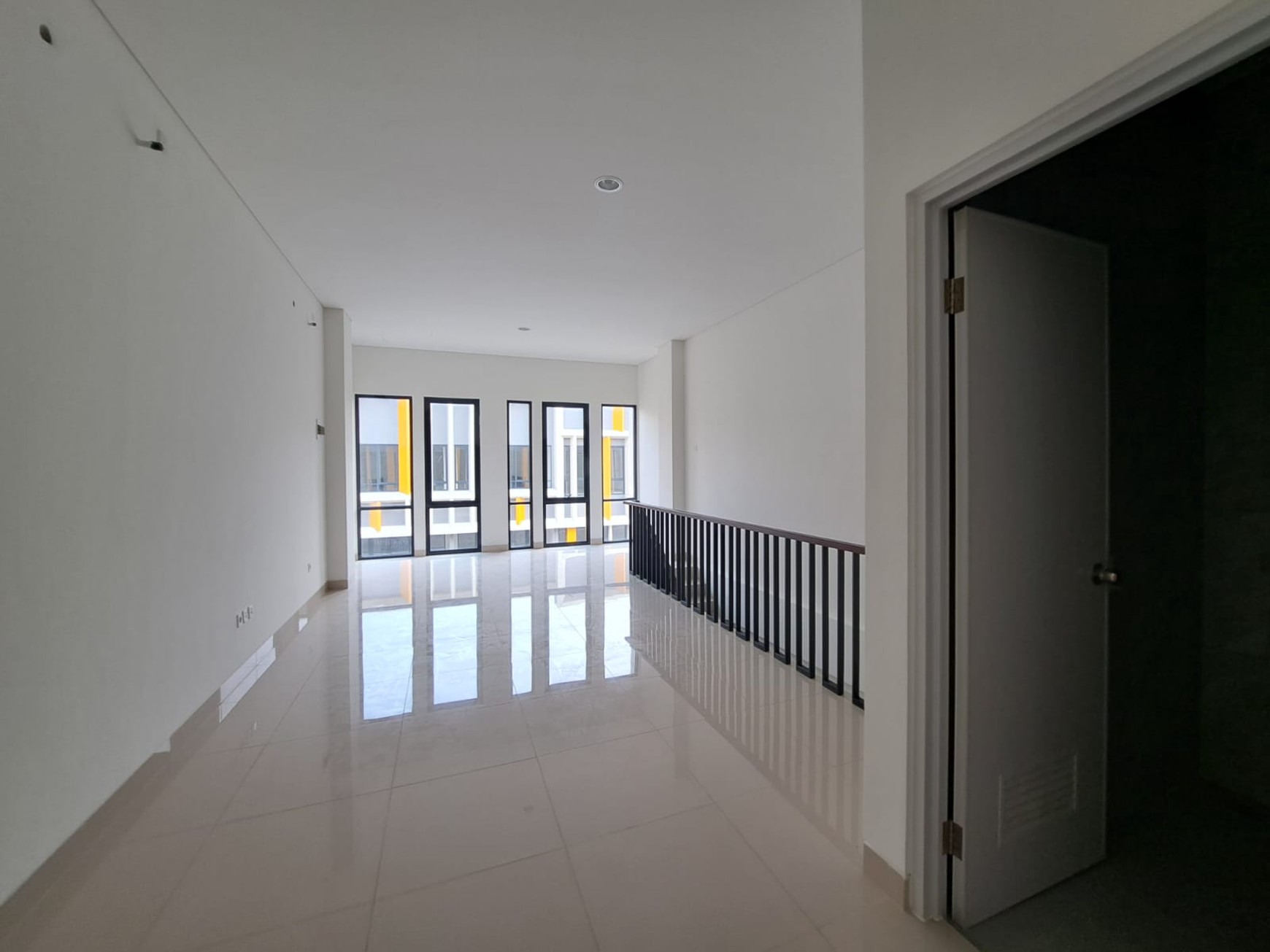 Ruko 3 lantai baru 3 toilet dekat CS Sinarmas Land di The Loop BSD CITY