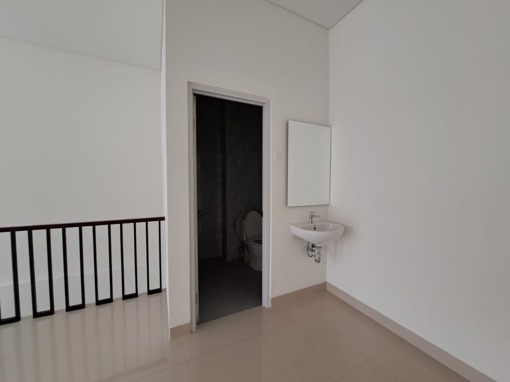 Ruko 3 lantai baru 3 toilet dekat CS Sinarmas Land di The Loop BSD CITY