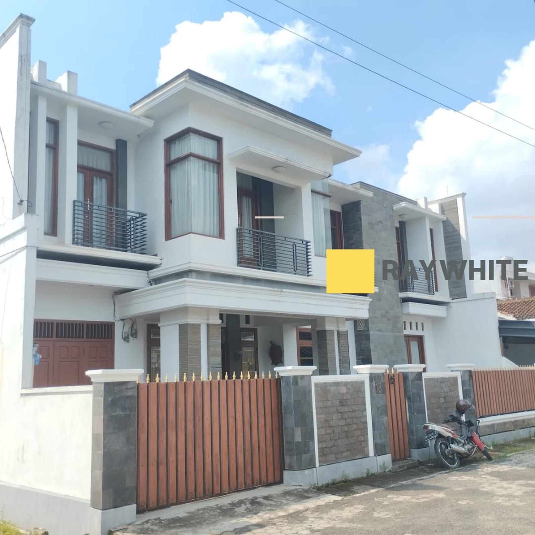 Dijual rumah 2 lantai way halim permai bandar lampung
