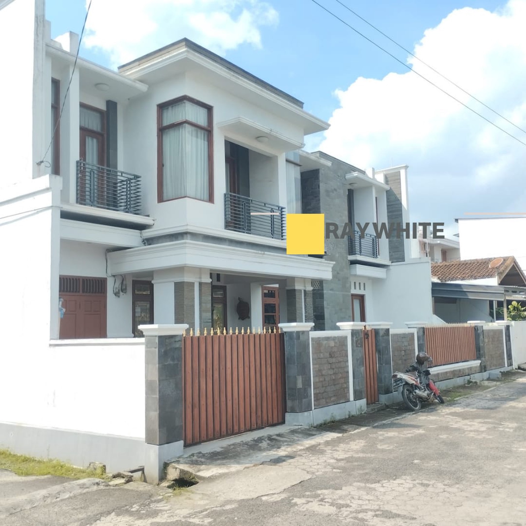 Dijual rumah 2 lantai way halim permai bandar lampung
