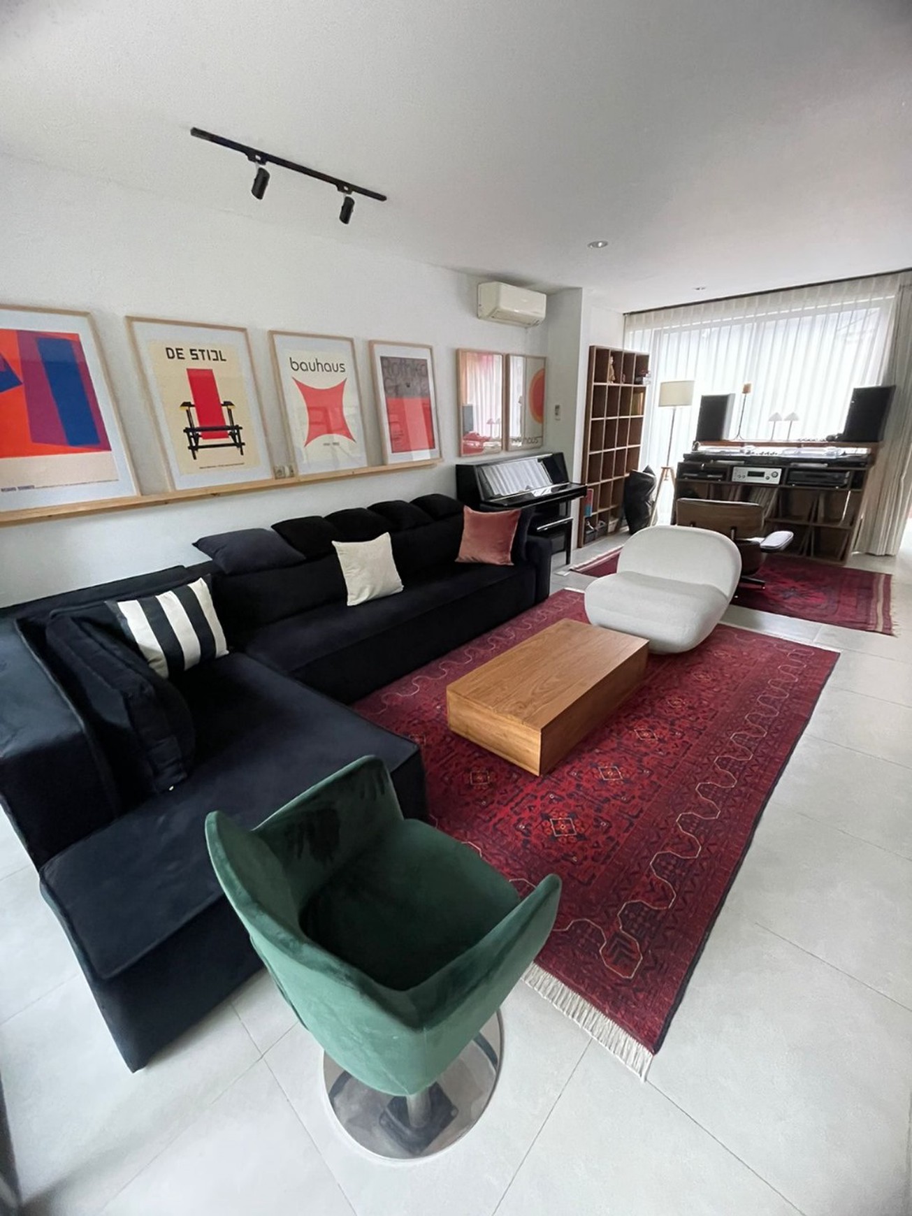 Rumah Estetik 2 Lantai di Cluster Premium Jakarta Selatan Ozone Residence.