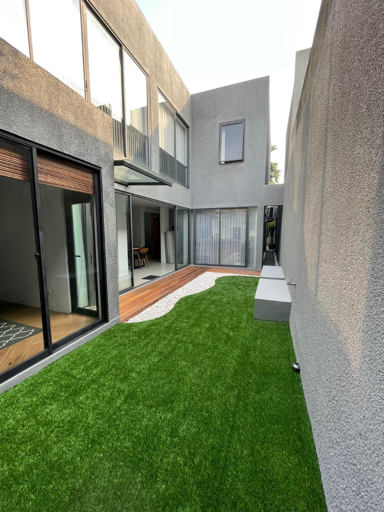 Rumah Estetik 2 Lantai di Cluster Premium Jakarta Selatan Ozone Residence.