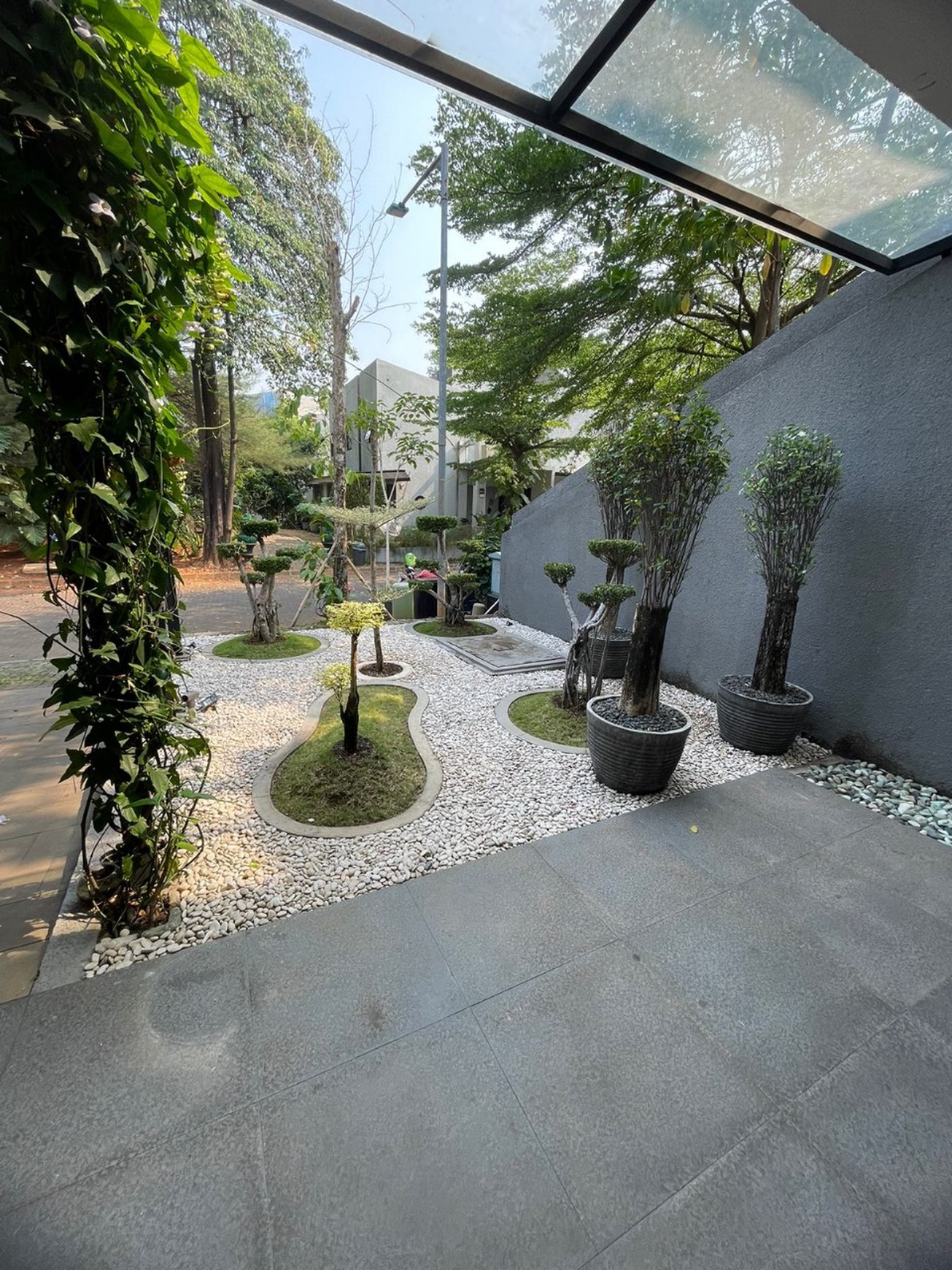 Rumah Estetik 2 Lantai di Cluster Premium Jakarta Selatan Ozone Residence.