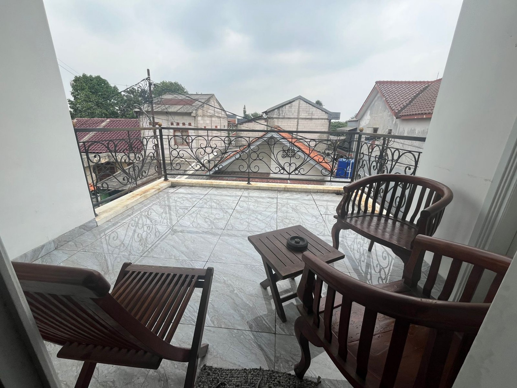 Rumah besar di Pamulang 2 - TURUN HARGA!!!