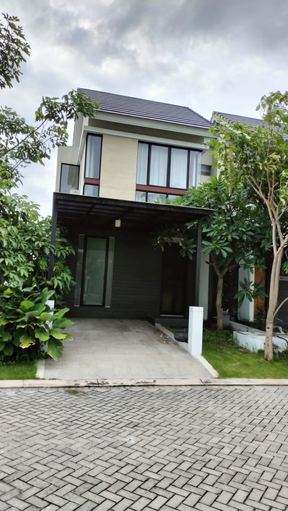 Murah Dijual Rumah Dua Lantai north west lake Citraland Surabaya