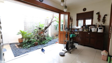 Rumah Nyaman dan Mewah, Letak Strategis, di Kelapa Gading, Full Renovasi, Good Conditons