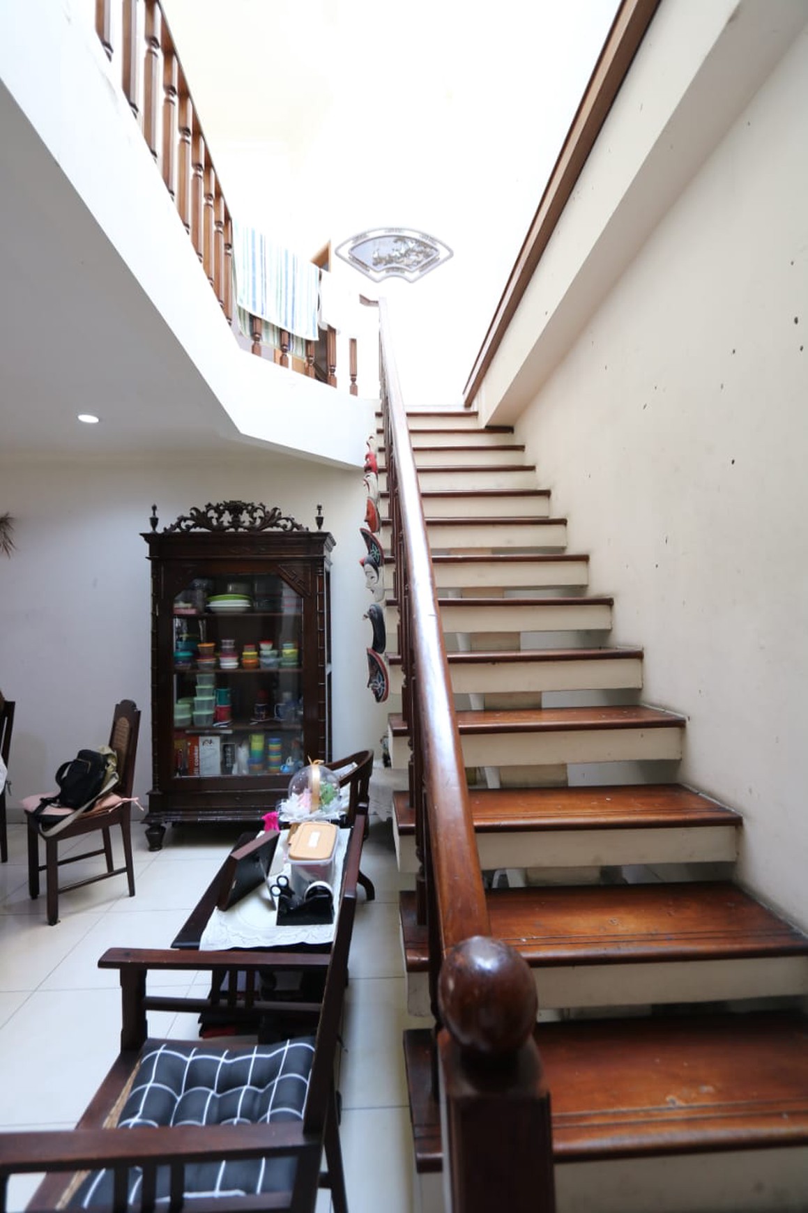 RUMAH MEWAH LOKASI STRATEGIS DI KELAPA GADING, FULL RENOVASI, MODERN DAN ELEGAN