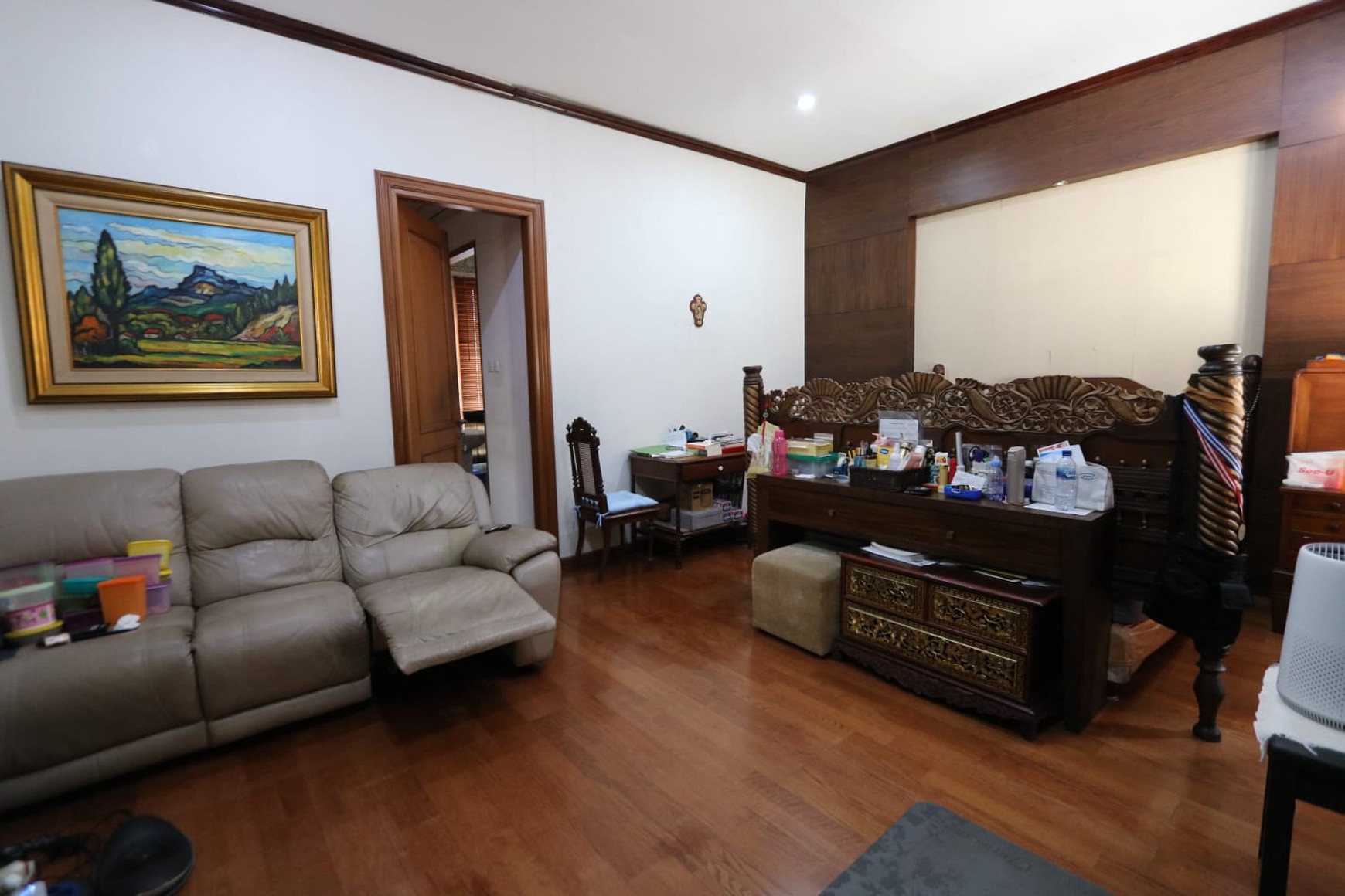 RUMAH MEWAH LOKASI STRATEGIS DI KELAPA GADING, FULL RENOVASI, MODERN DAN ELEGAN