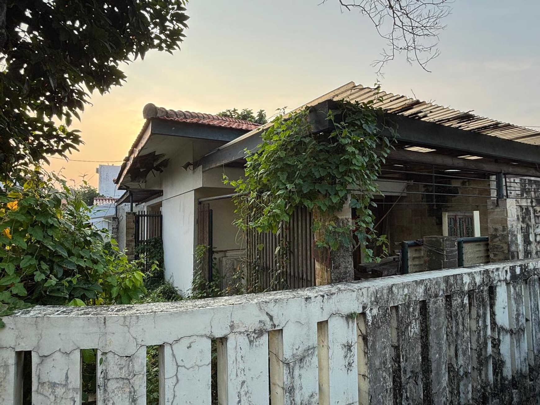 Dijual Murah Bangunan di Bambu Ampel Pasar Minggu