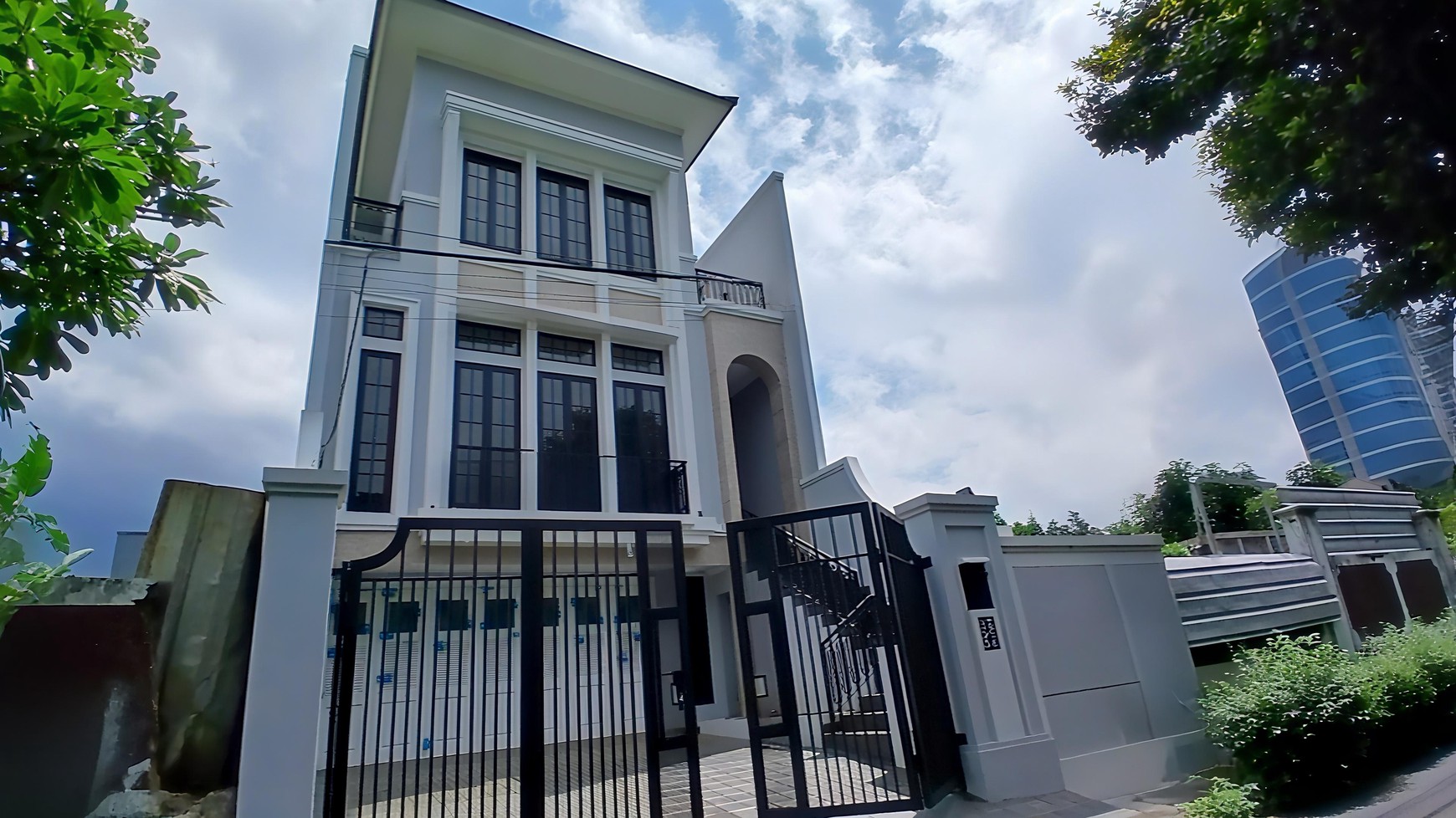 Dijual Rumah Mewah dalam Cluster di Lokasi Strategis Cilandakdekat Perkantoran Ampera, Kemang dan TB Simatupang Jakarta Selatan( INDENT )