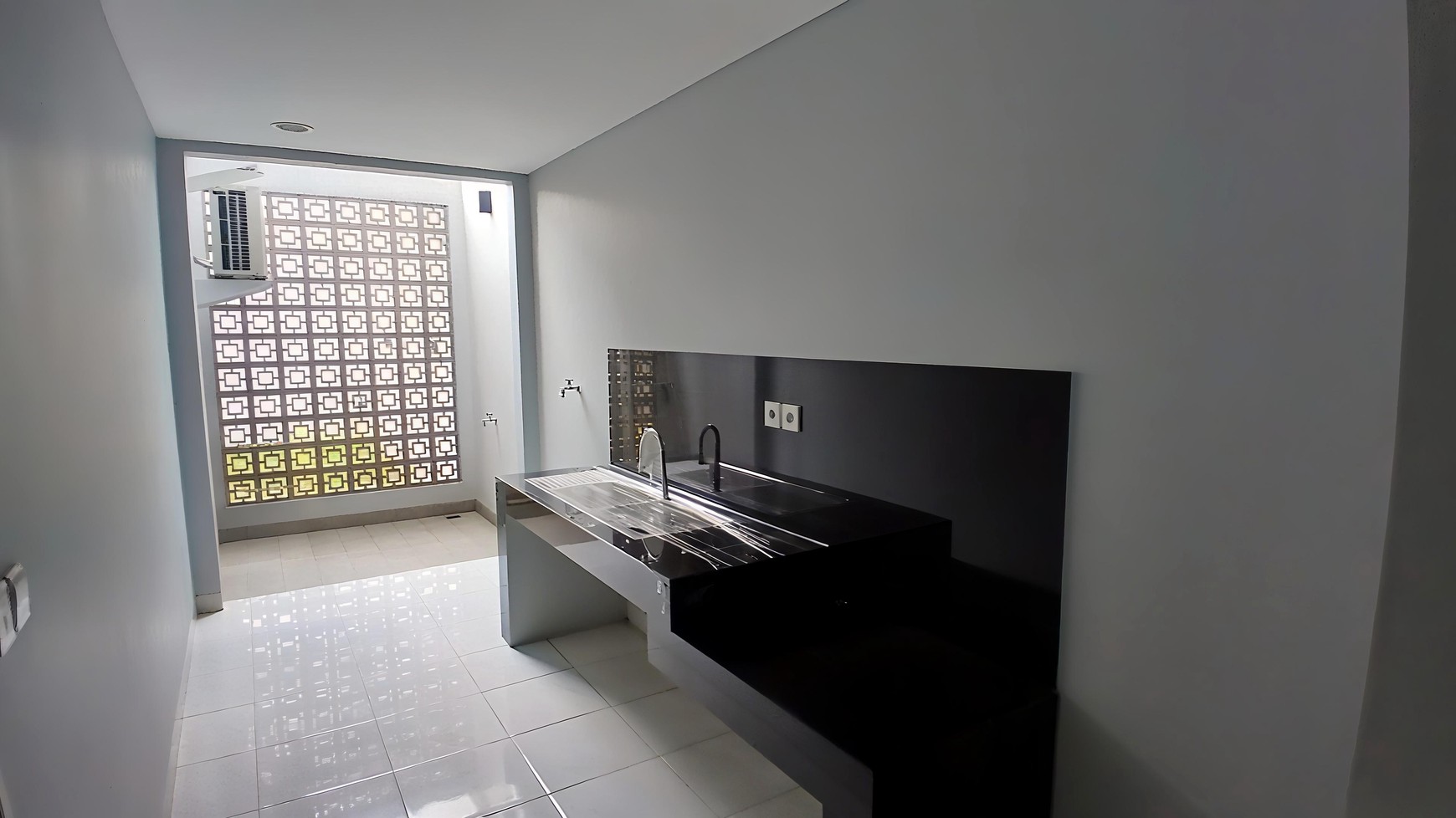 Dijual Rumah Mewah dalam Cluster di Lokasi Strategis Cilandakdekat Perkantoran Ampera, Kemang dan TB Simatupang Jakarta Selatan( INDENT )