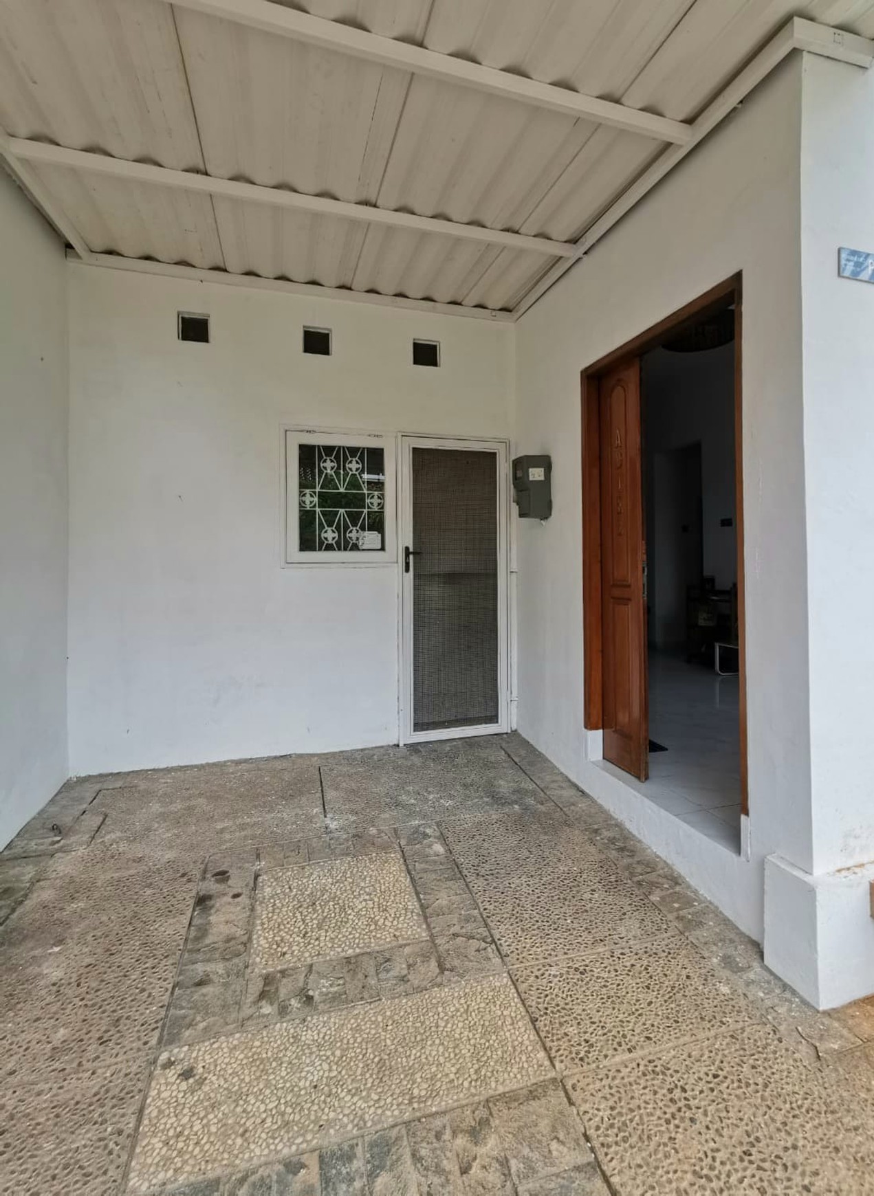 Rumah Bagus, bangunan terawat, siap huni dan bebas banjir di Bintaro Sektor 9