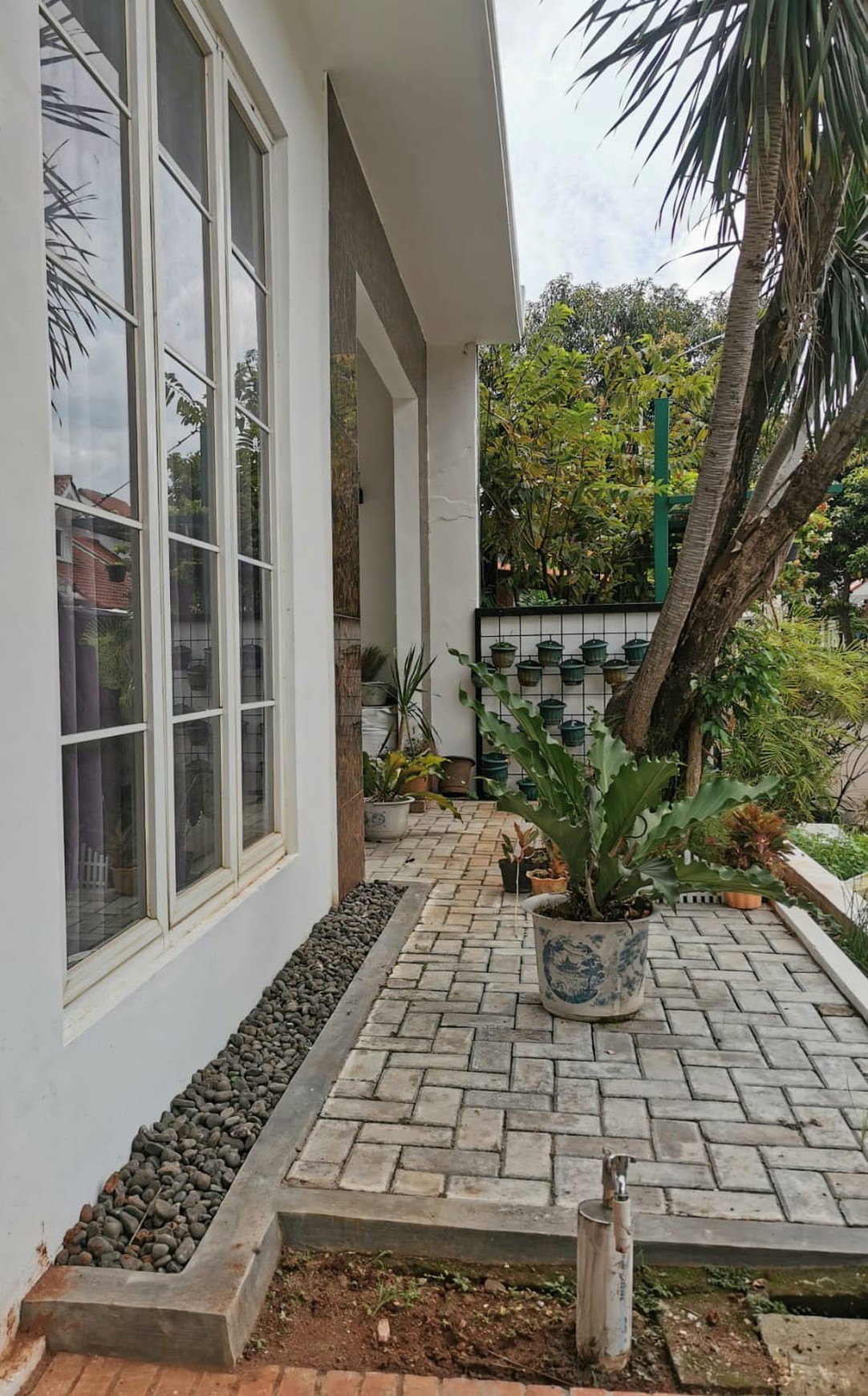 Rumah Bagus, bangunan terawat, siap huni dan bebas banjir di Bintaro Sektor 9