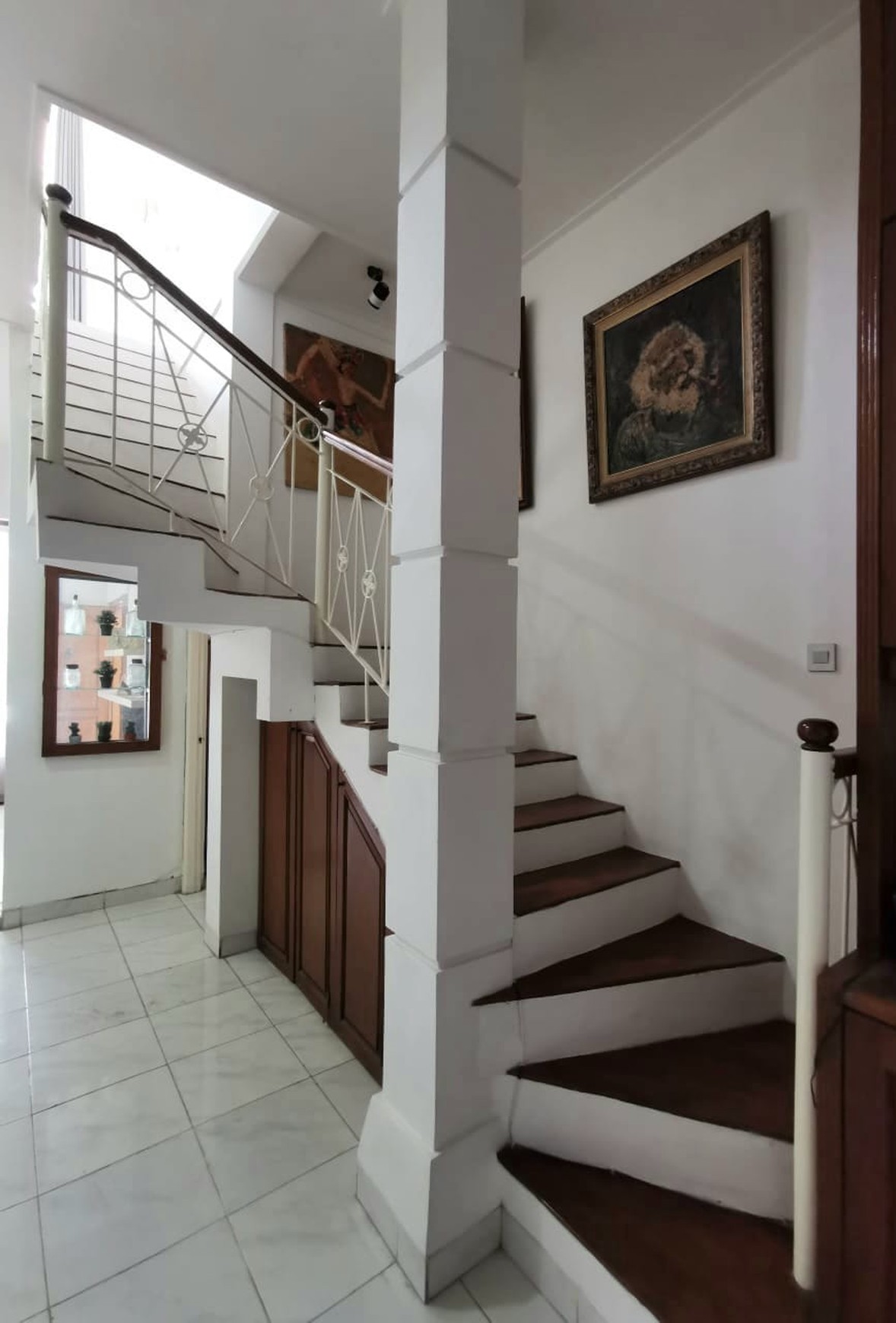 Rumah Bagus, bangunan terawat, siap huni dan bebas banjir di Bintaro Sektor 9