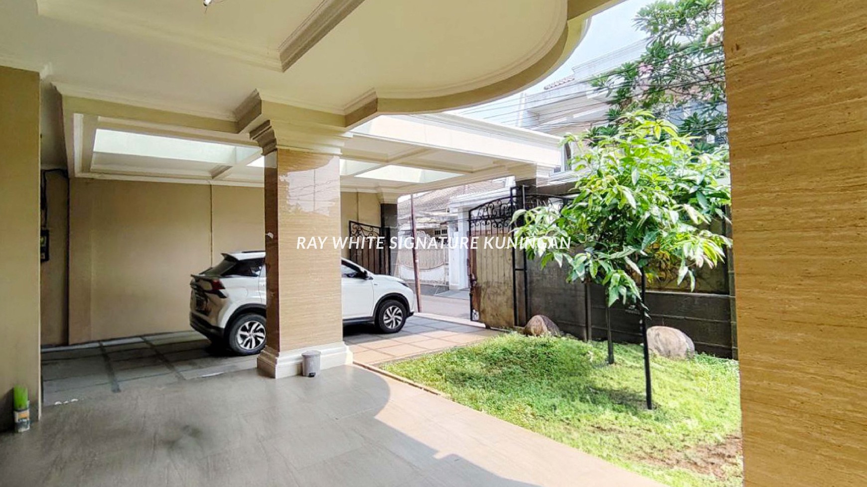 Rumah 2 Lantai Siap Huni Lokasi Elite di Jl Dwijaya II Kebayoran Baru