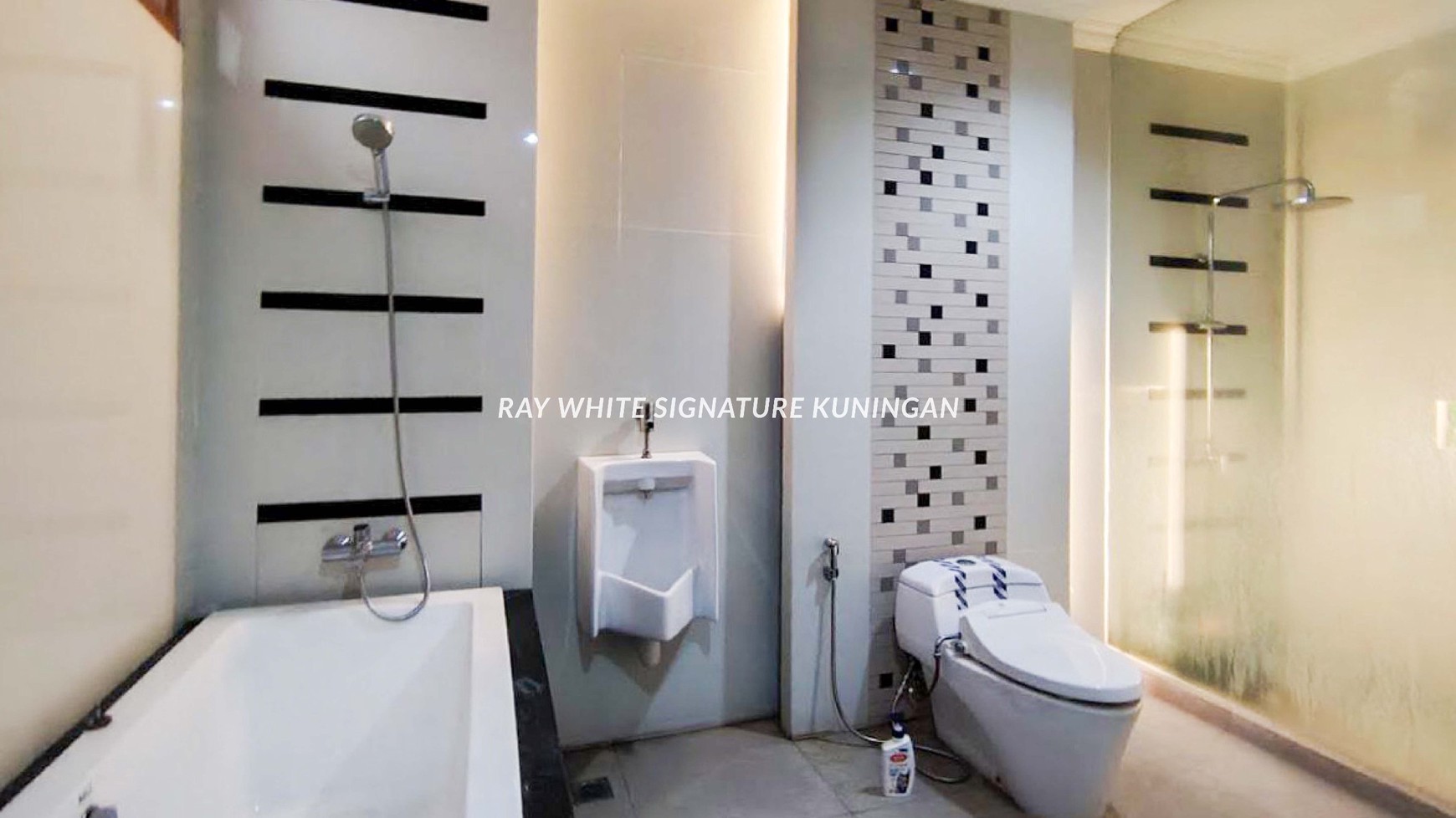 Rumah 2 Lantai Siap Huni Lokasi Elite di Jl Dwijaya II Kebayoran Baru