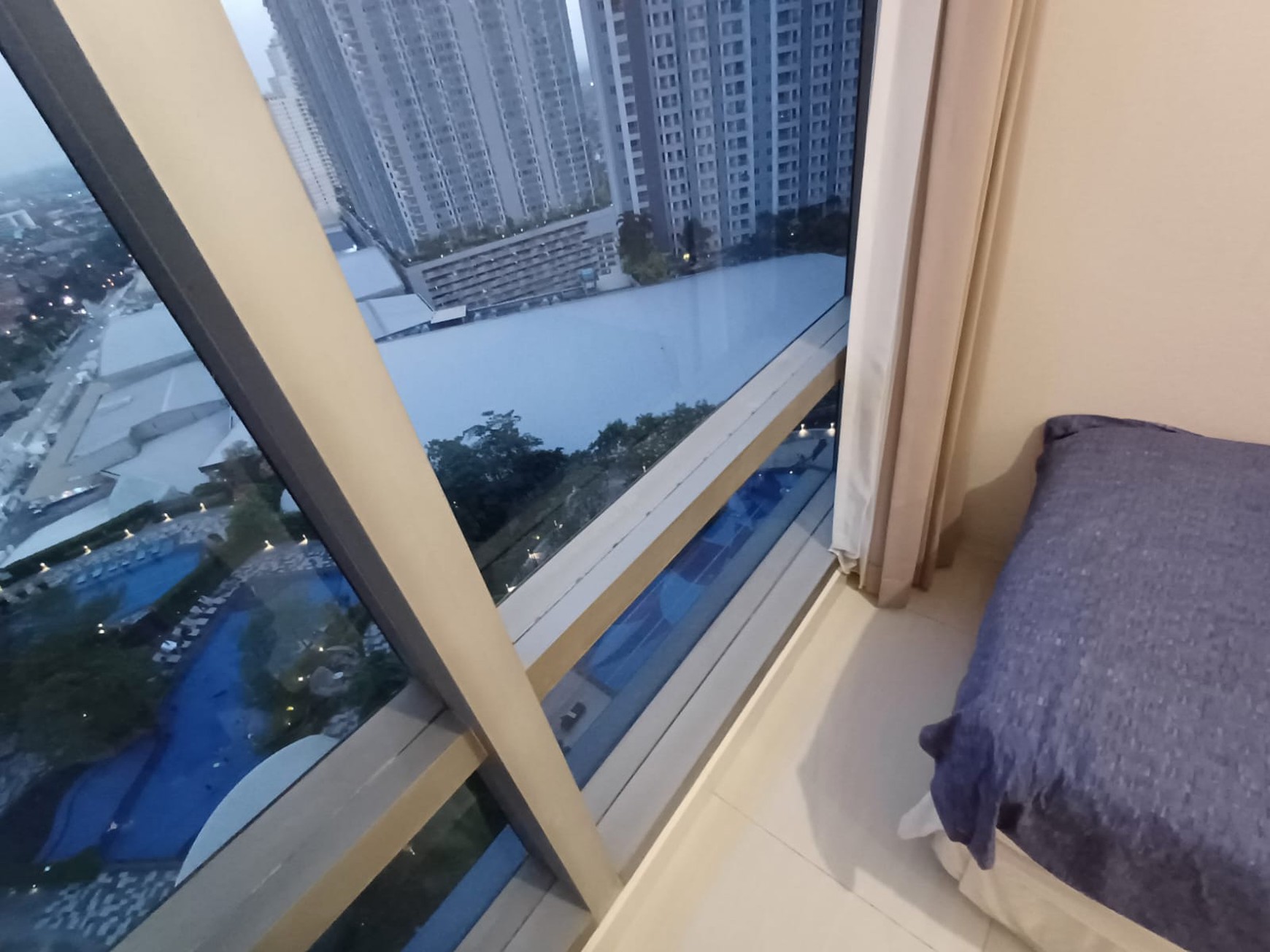 Dijual Apartemen LA Riz Mansion 3 Bedroom  Full Furnish Connect Pakuwon Mall