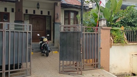 Rumah 1 1/2   Lantai di Cluster Exclusive Maribaya, Villa Dago, Benda Baru, Pamulang, Tangerang Selatan.