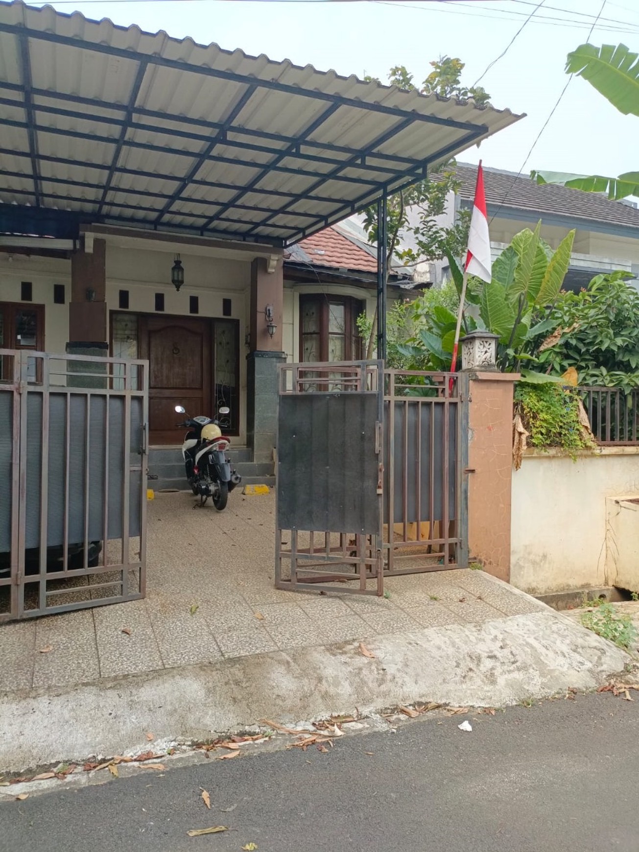 Rumah 1 1/2   Lantai di Cluster Exclusive Maribaya, Villa Dago, Benda Baru, Pamulang, Tangerang Selatan.