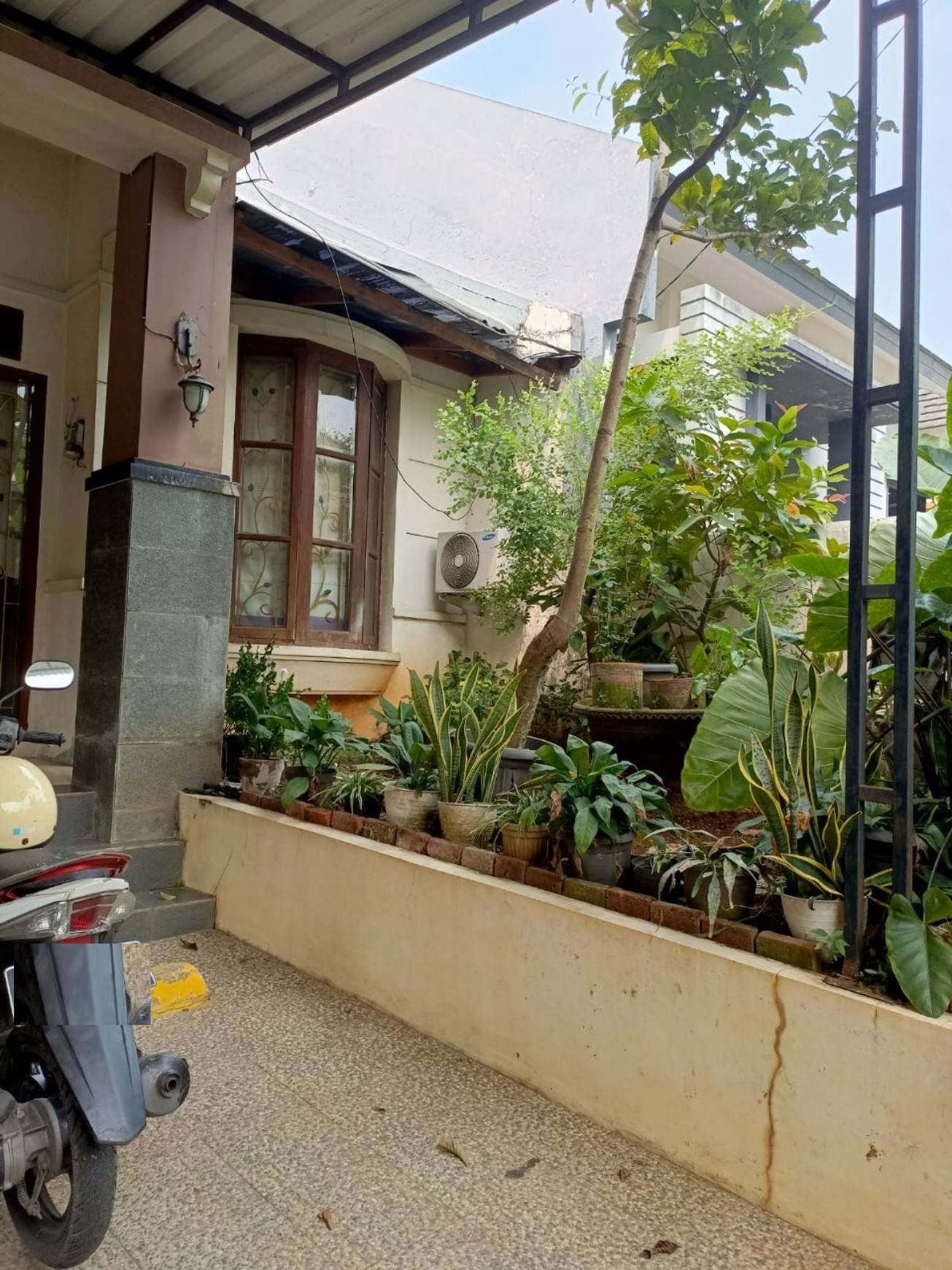 Rumah 1 1/2   Lantai di Cluster Exclusive Maribaya, Villa Dago, Benda Baru, Pamulang, Tangerang Selatan.