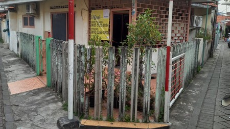 Dijual Rumah  Pusat Kota Jalan Surabayan 