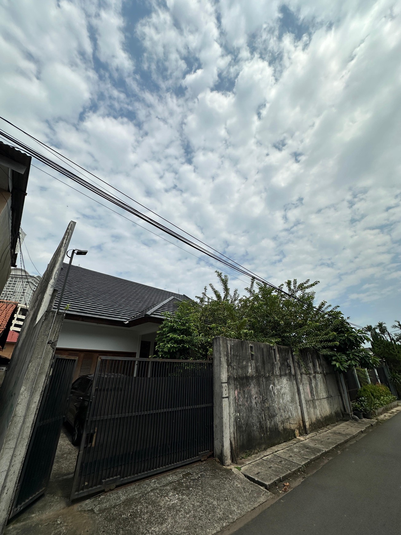 Dijual Rumah Minimalis 1,5 lantai di bilangan Permata Hijau Jakarta Selatan
