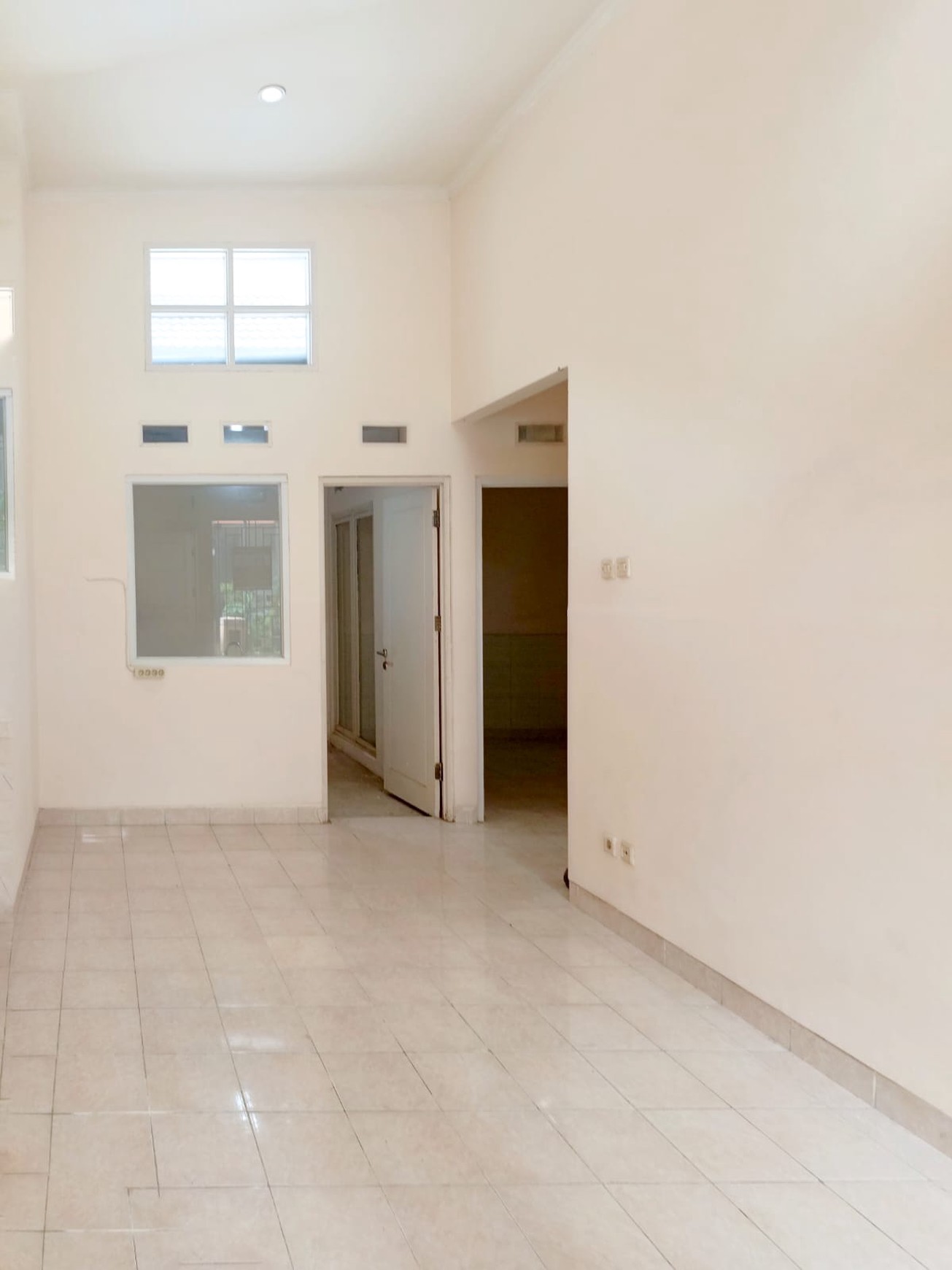 Rumah Bagus Siap Huni Asri di Graha Verina, Graha Raya, Bintaro Jaya