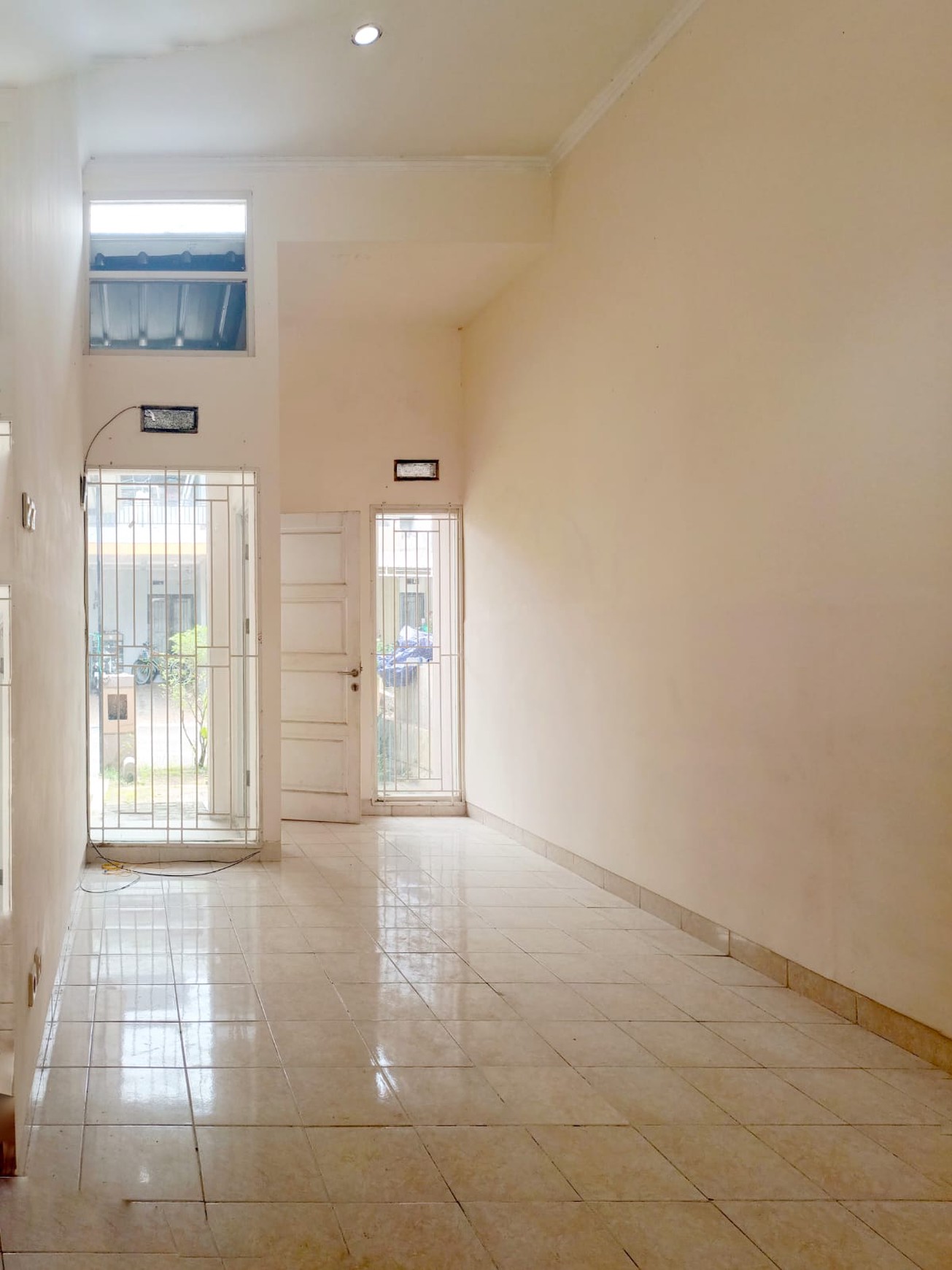 Rumah Bagus Siap Huni Asri di Graha Verina, Graha Raya, Bintaro Jaya