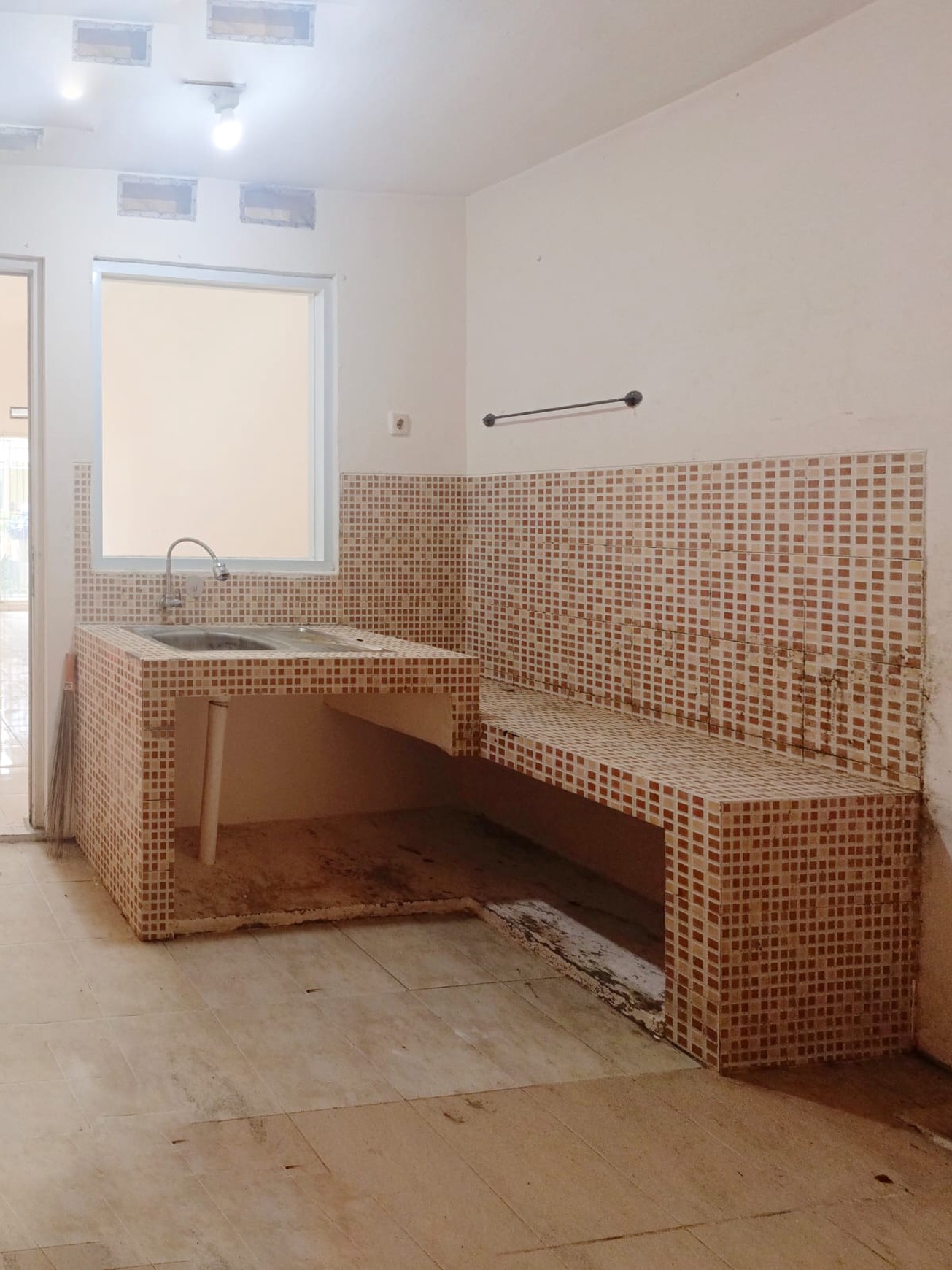 Rumah Bagus Siap Huni Asri di Graha Verina, Graha Raya, Bintaro Jaya