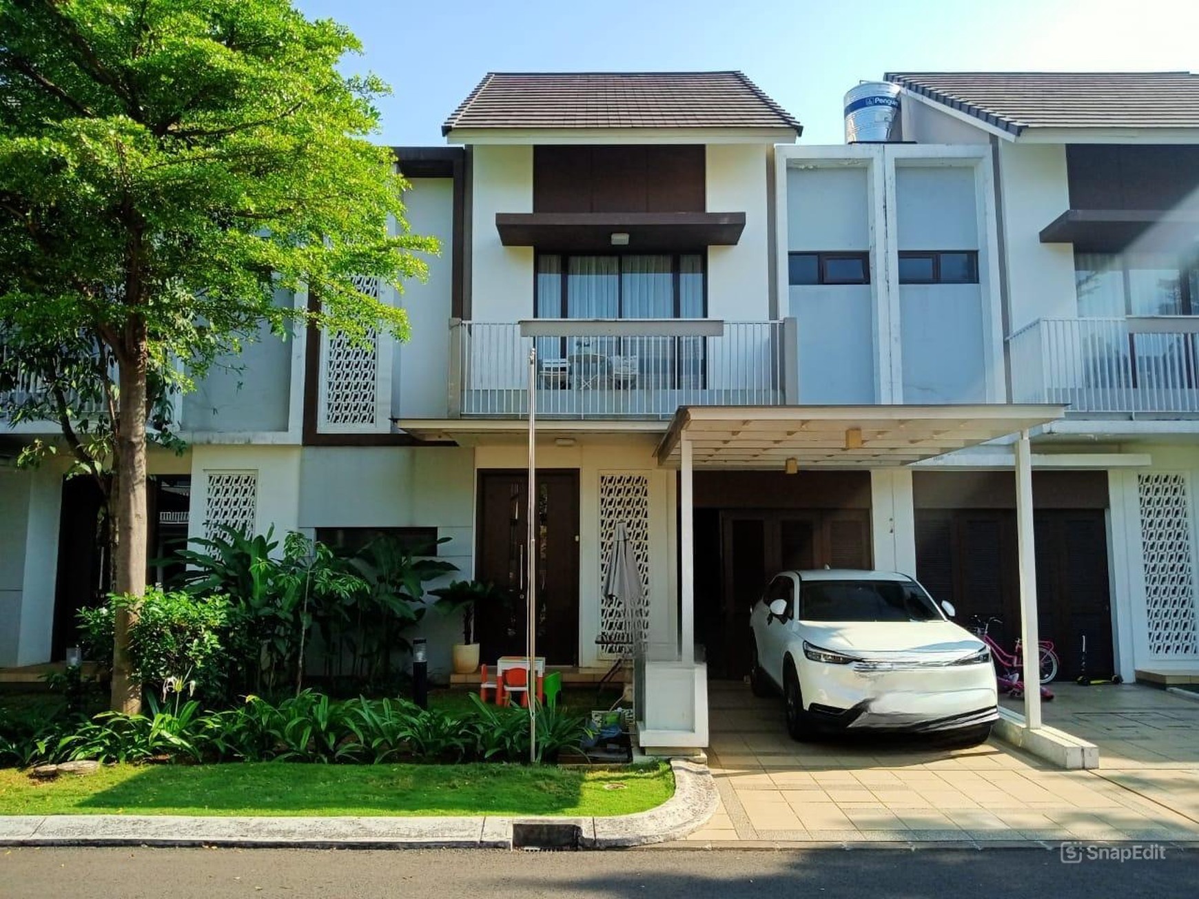 Dijual Rumah Asri Semi Furnished di Cluster Cynthia Summarecon