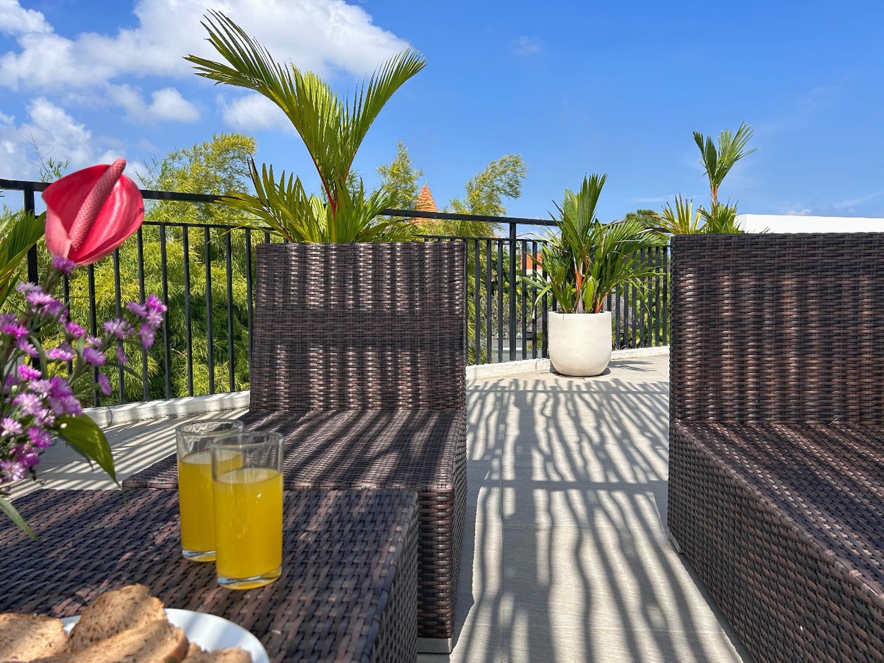 Leasehold - Contemporary 2-Bedroom Villa in Umalas with Rooftop Pool and Scenic Views