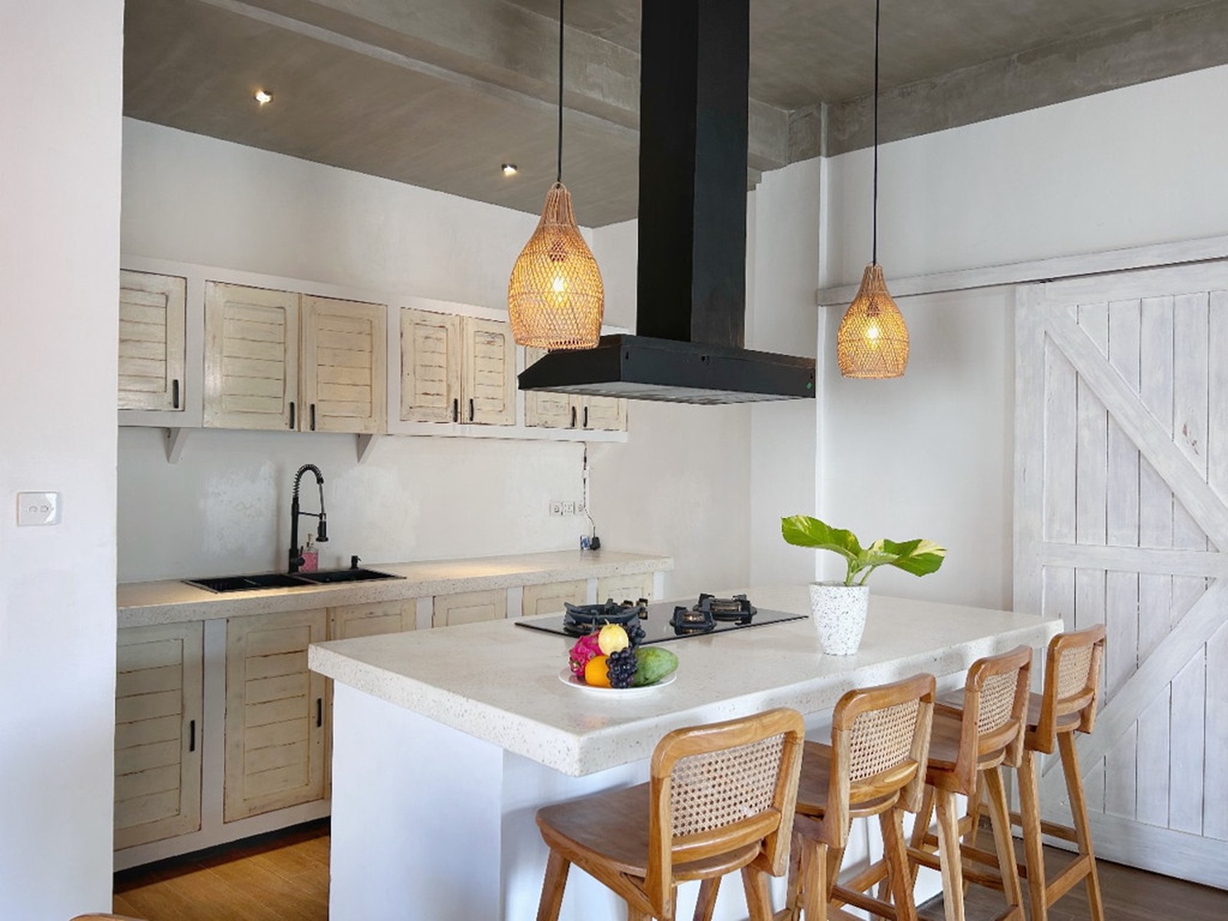 Leasehold - Contemporary 2-Bedroom Villa in Umalas with Rooftop Pool and Scenic Views