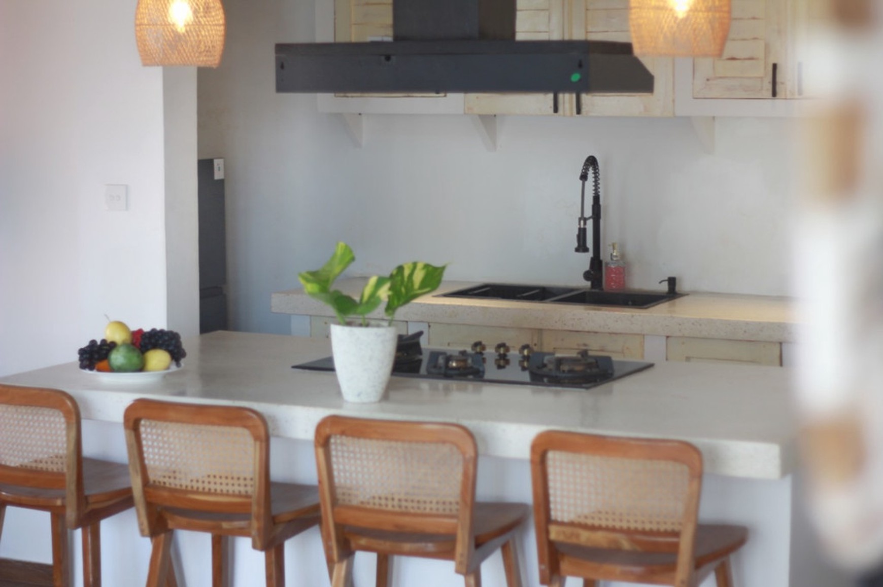 Leasehold - Contemporary 2-Bedroom Villa in Umalas with Rooftop Pool and Scenic Views