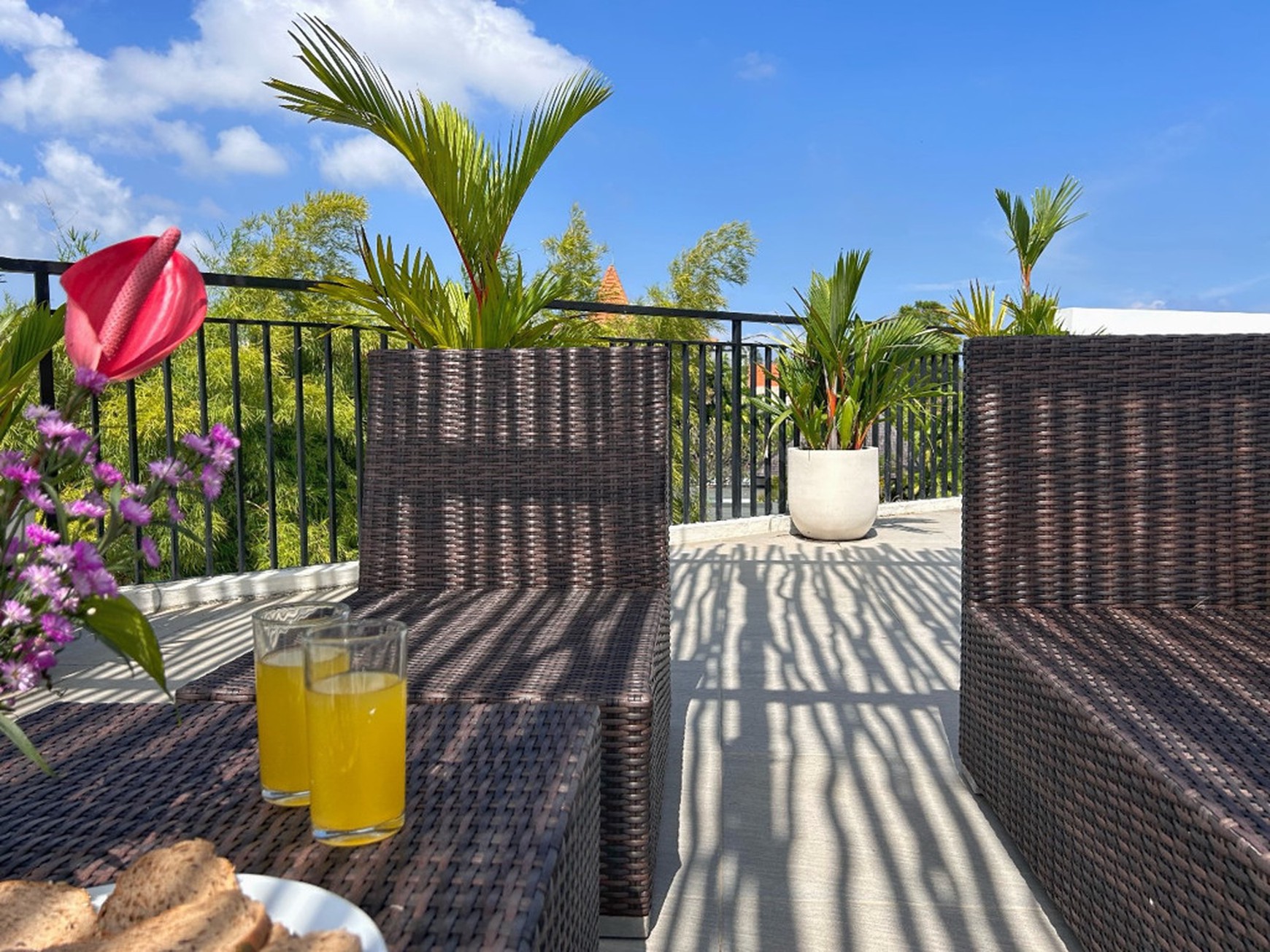 Leasehold - Contemporary 2-Bedroom Villa in Umalas with Rooftop Pool and Scenic Views