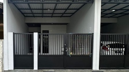 Dijual Cepat Rumah 2 Lantai Lokasi Di Semolowaru Surabaya