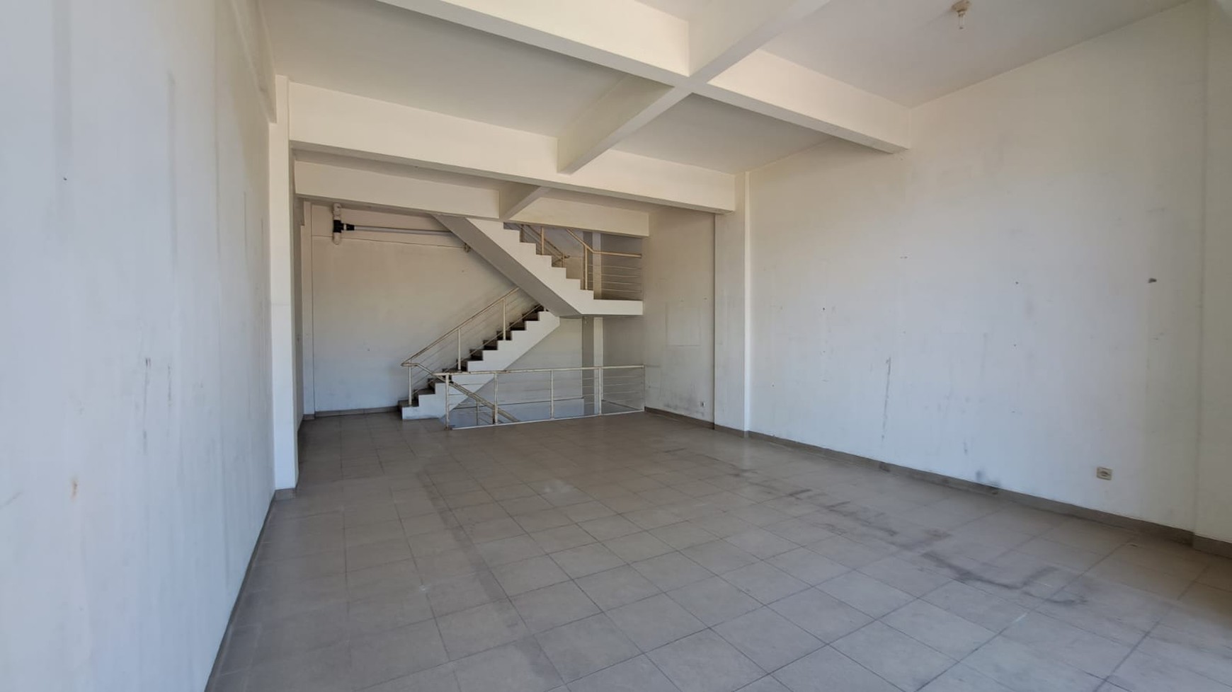 Ruko 3 Lantai Lokasi Strategis di Jalan Tentara Pelajar Kota Magelang 