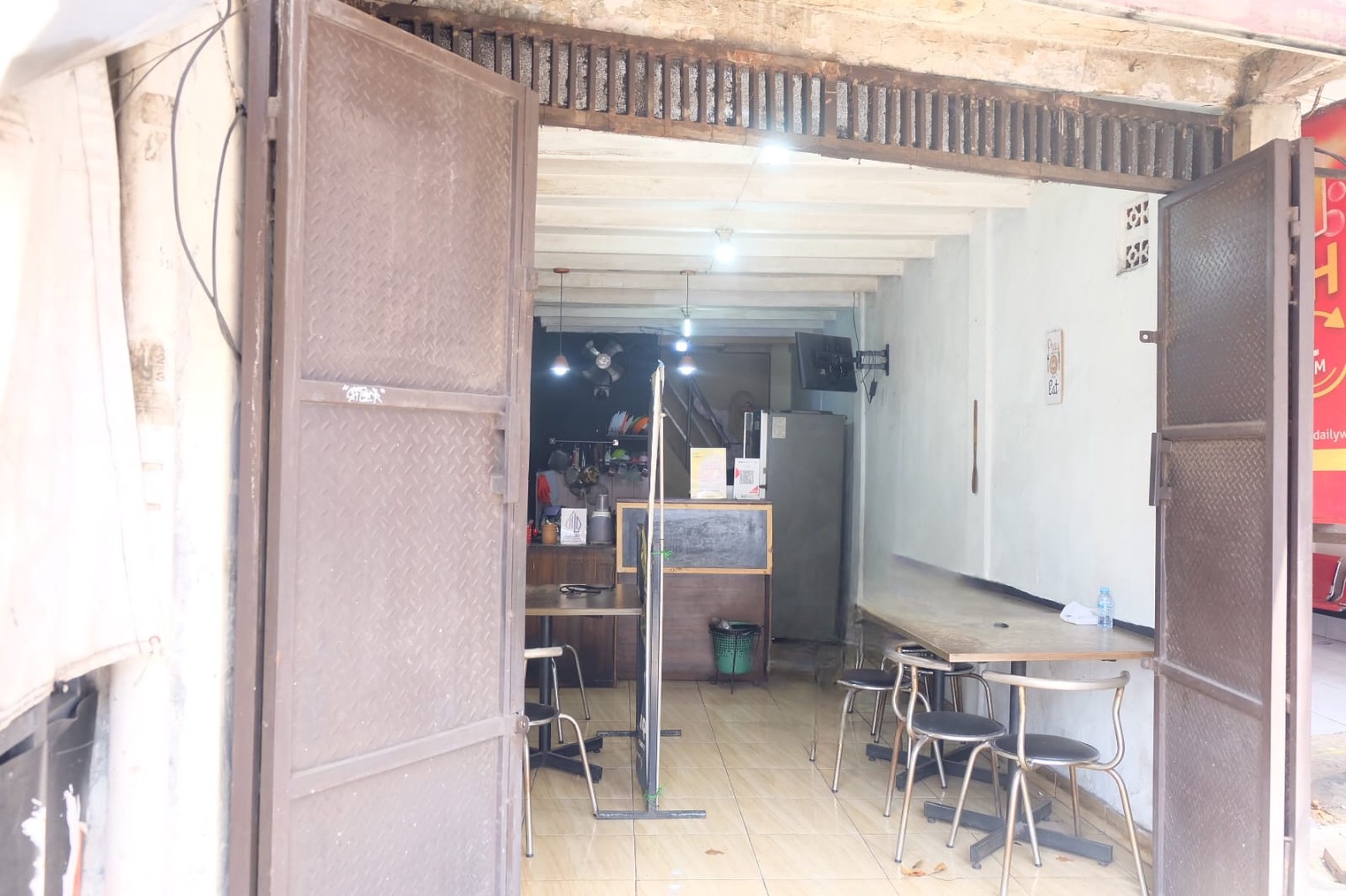 Rumah Strategis 3 Lantai di Sayap Dago, Bandung!