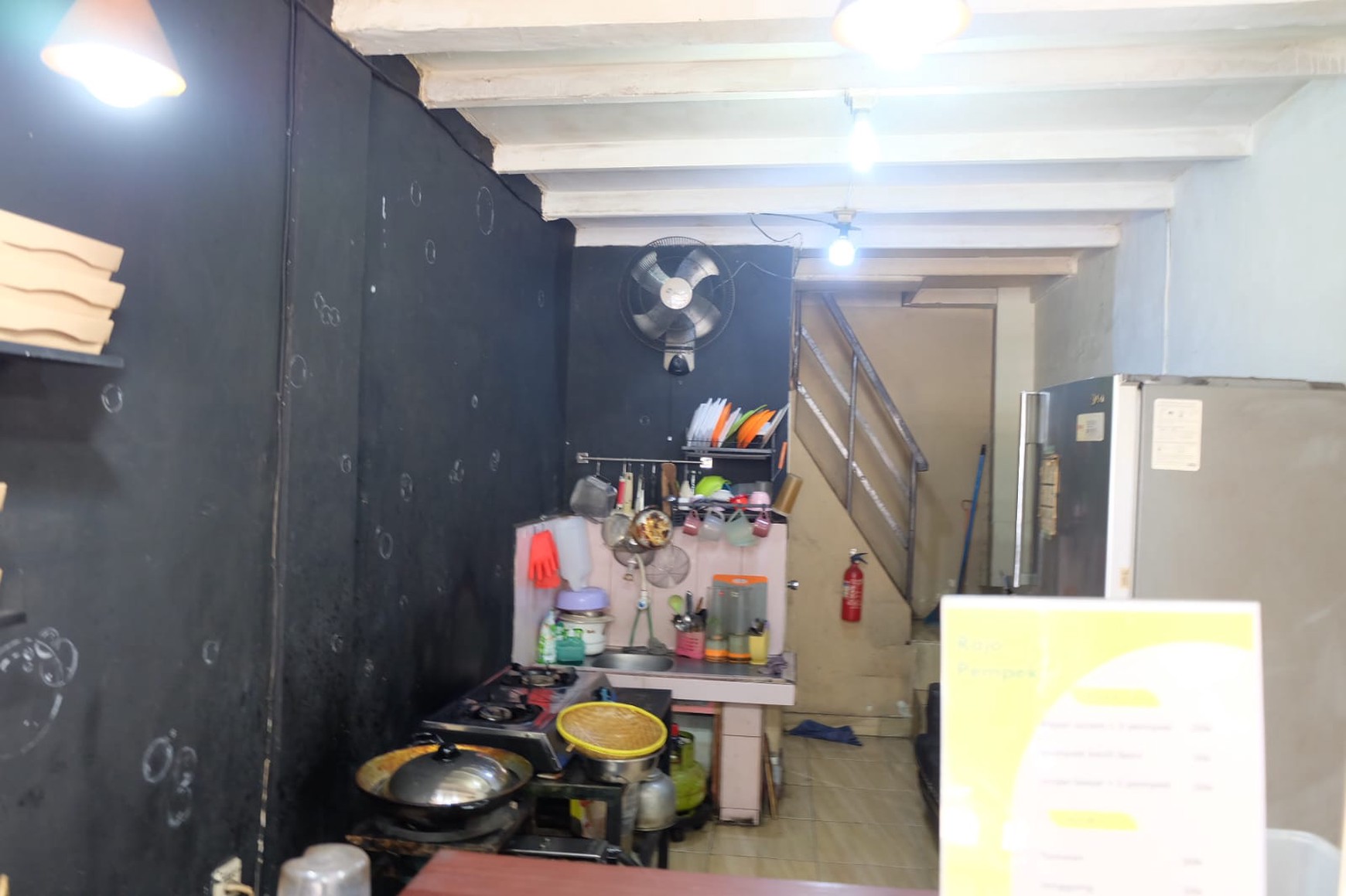 Rumah Strategis 3 Lantai di Sayap Dago, Bandung!