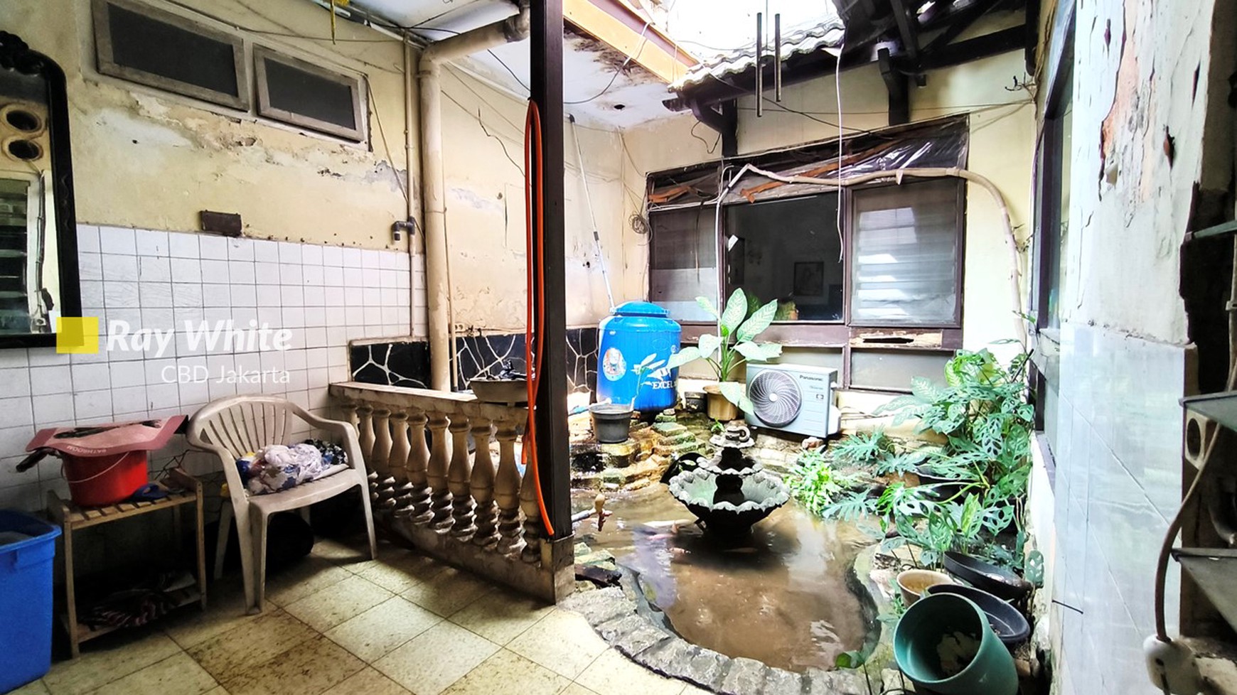 Dijual Rumah Lama Butuh Renovasi Lokasi Strategis di TEBET