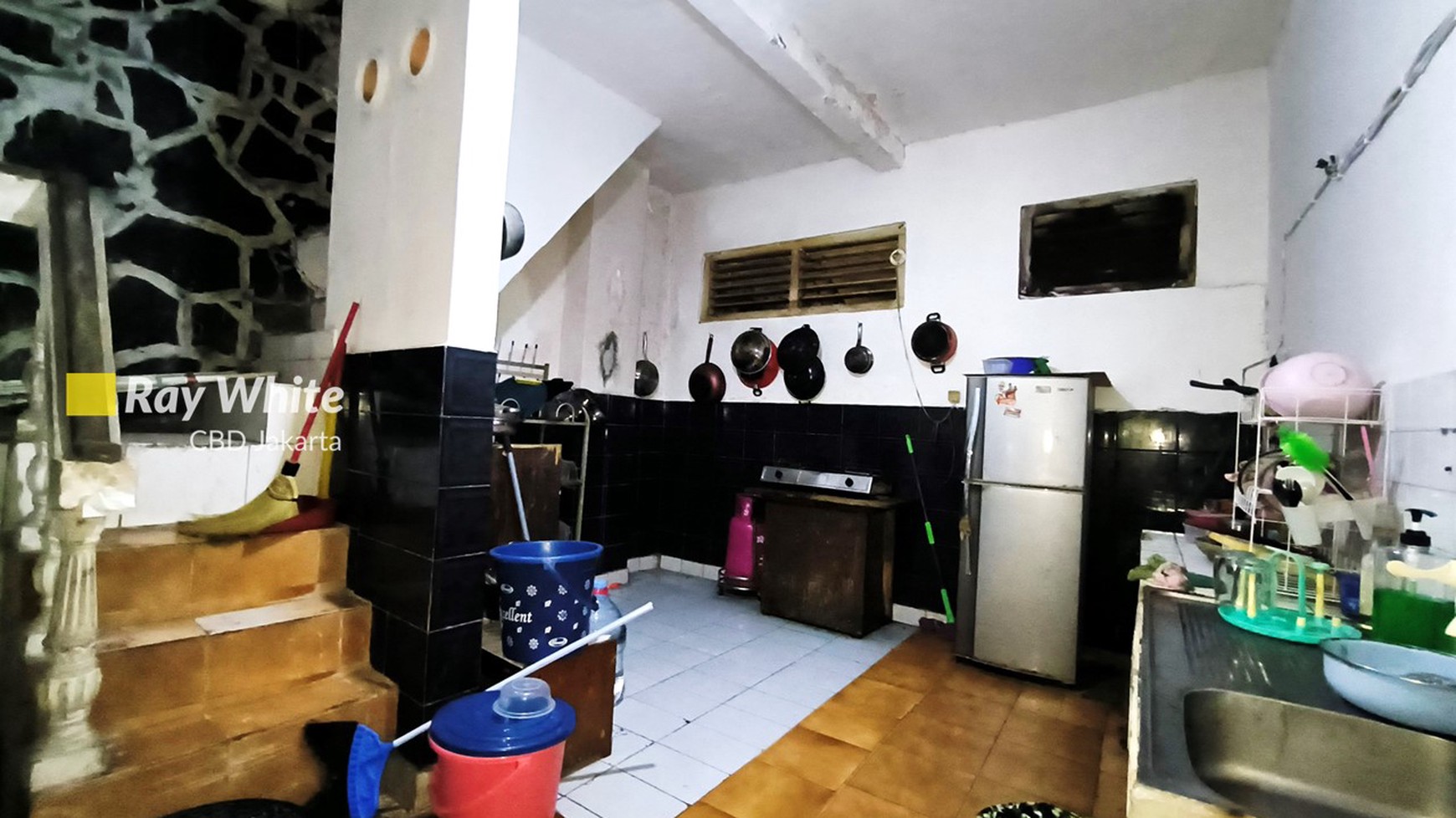 Dijual Rumah Lama Butuh Renovasi Lokasi Strategis di TEBET