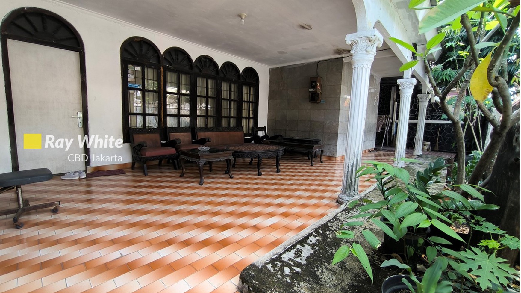 Dijual Rumah Lama Butuh Renovasi Lokasi Strategis di TEBET