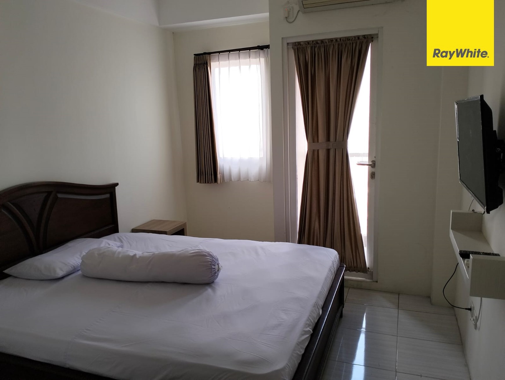 Disewakan Apartemen Studio Puncak Dharmahusada Surabaya