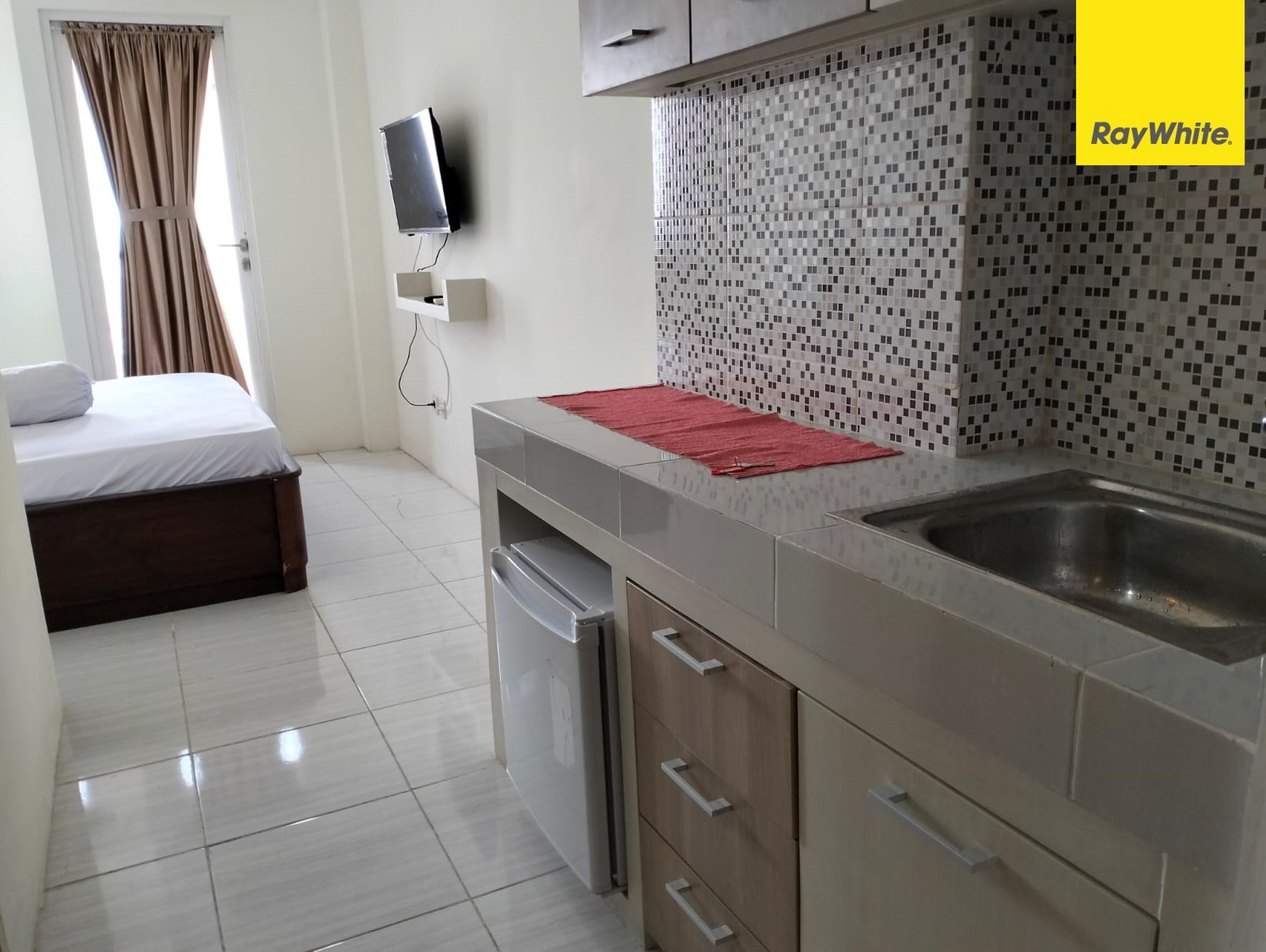 Disewakan Apartemen Studio Puncak Dharmahusada Surabaya
