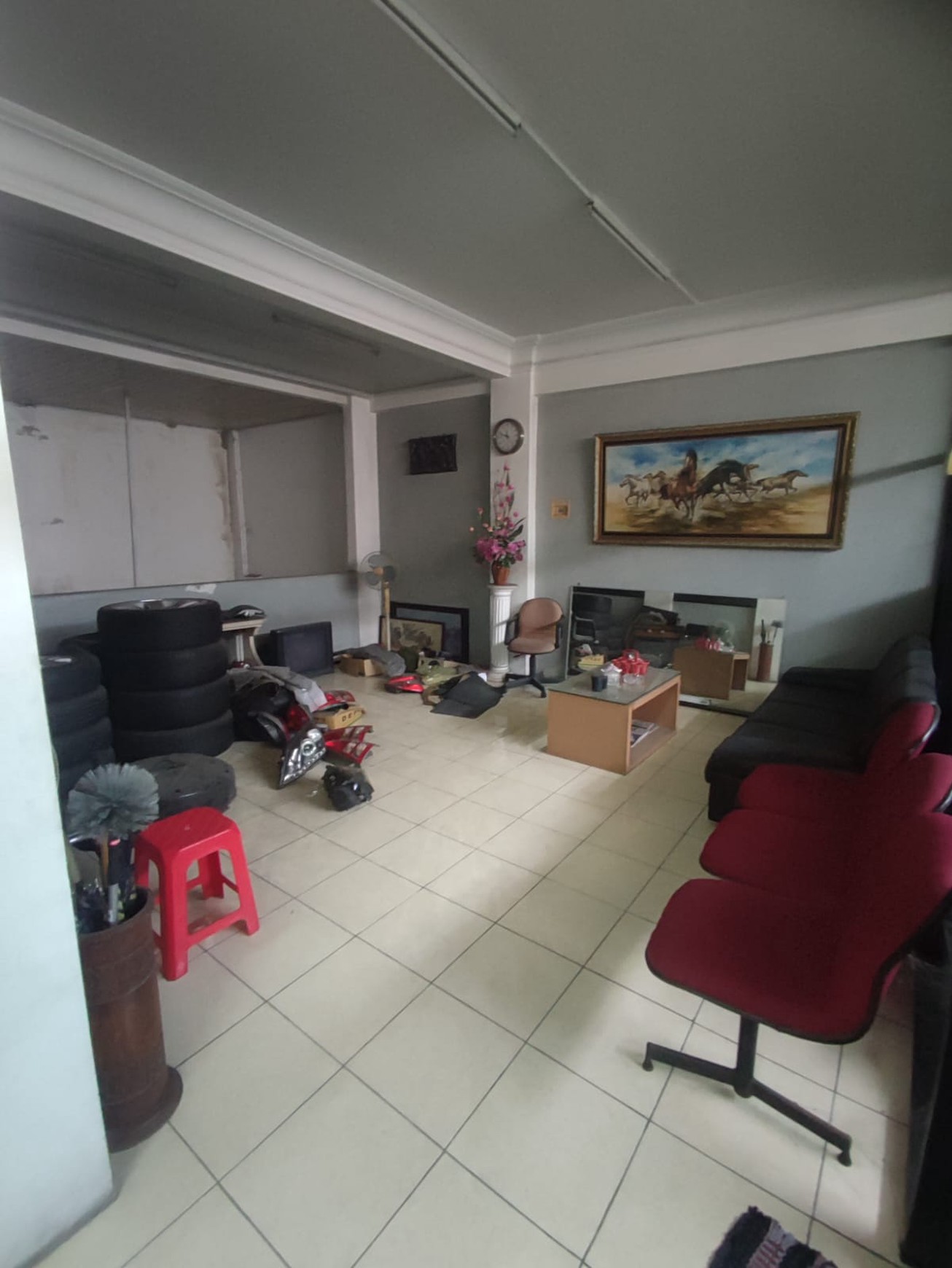Di Sewakan 2 Property Komersial (Ex Showroom) Jl. Raya Kertajaya